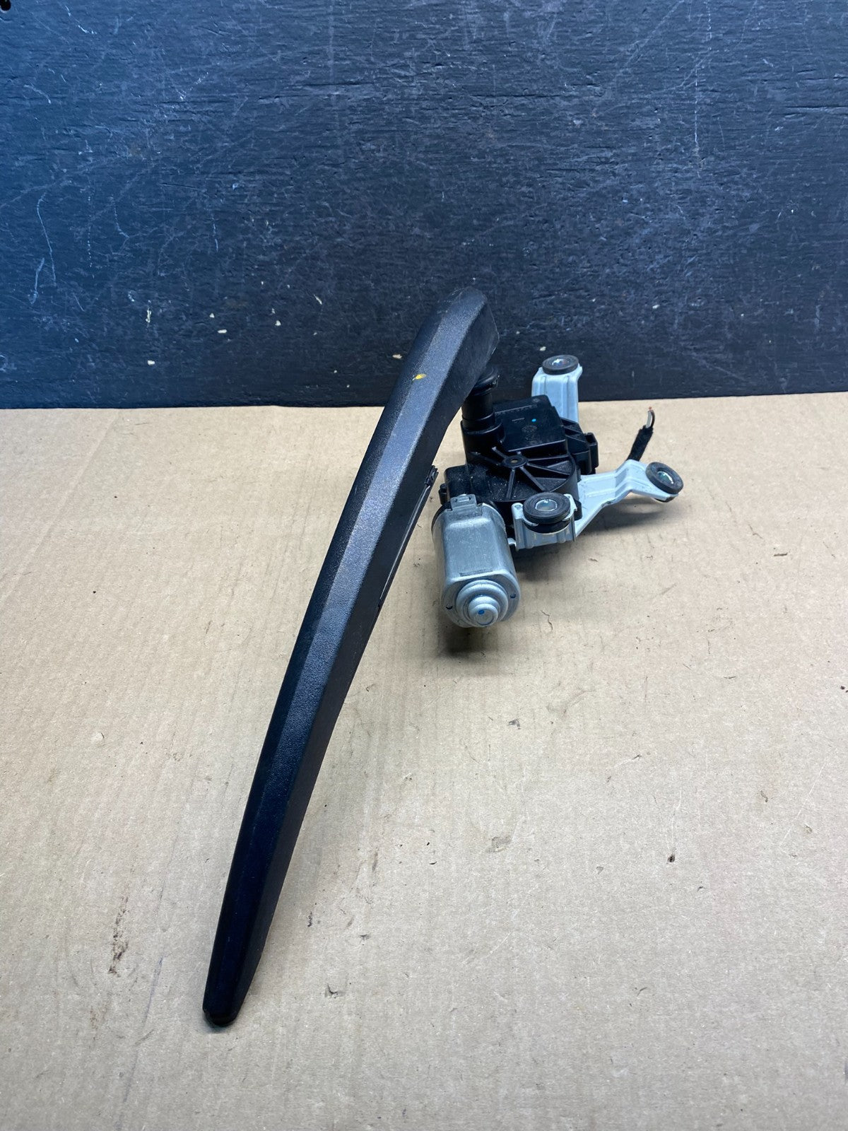 2010 to 2016 Cadillac SRX Rear Windshield Washer Wiper Motor AG9668 DG2