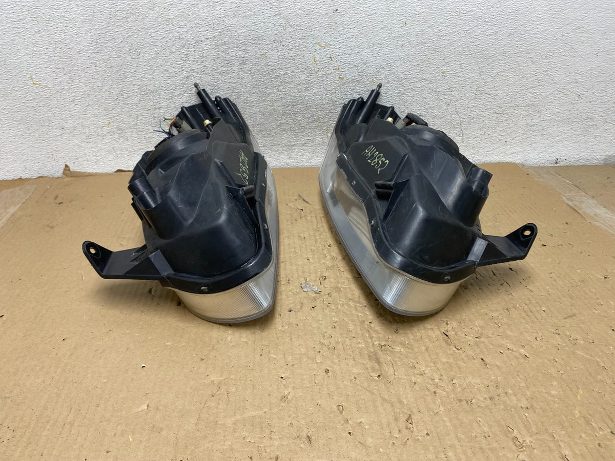 2000 to 2001 Nissan Maxima Left + Right Set Halogen Headlights AH2852 DW8