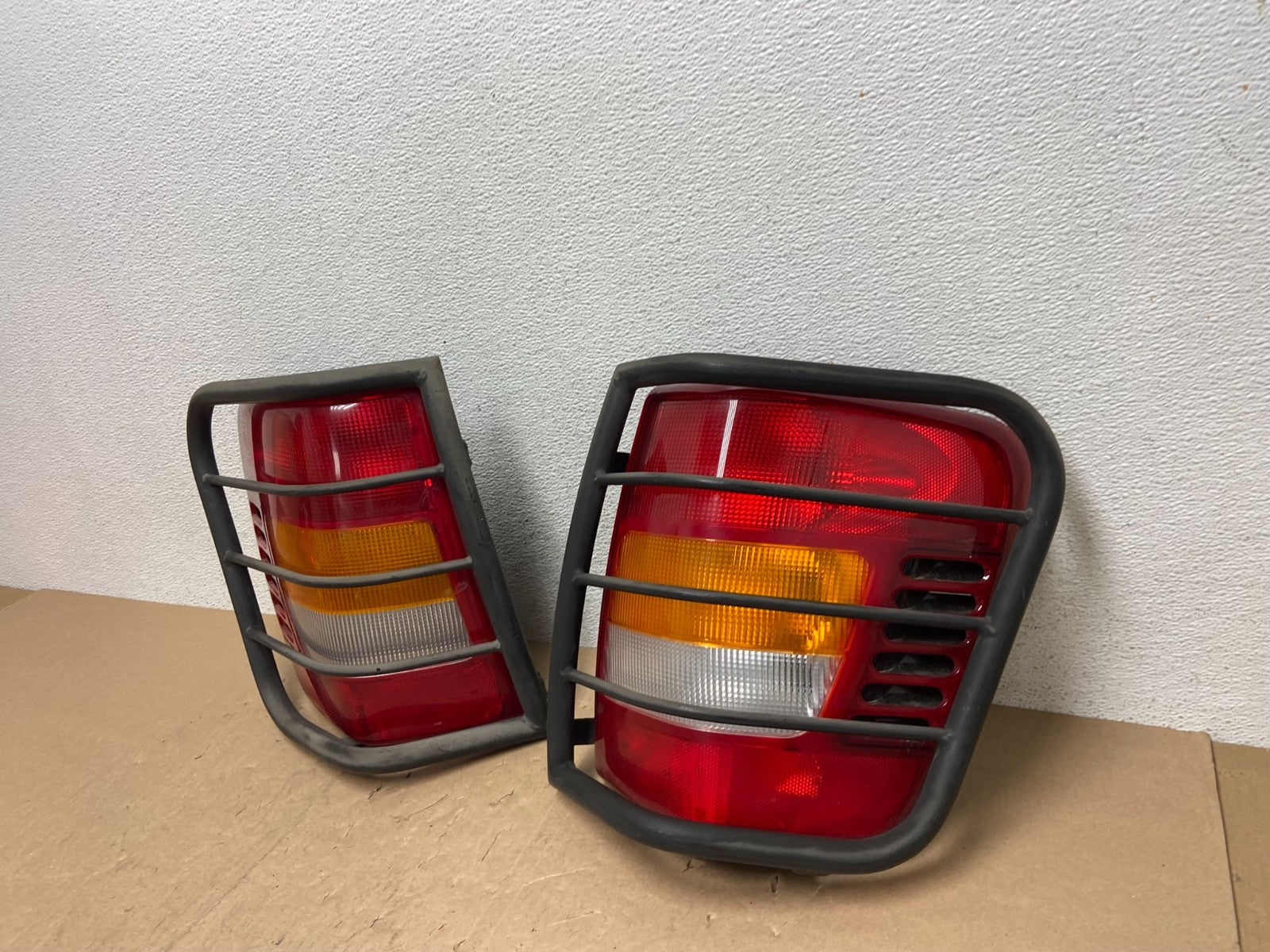 1999 - 2004 Jeep Grand Cherokee WJ Left+Right Side Set Tail Lights AE6785 DW1