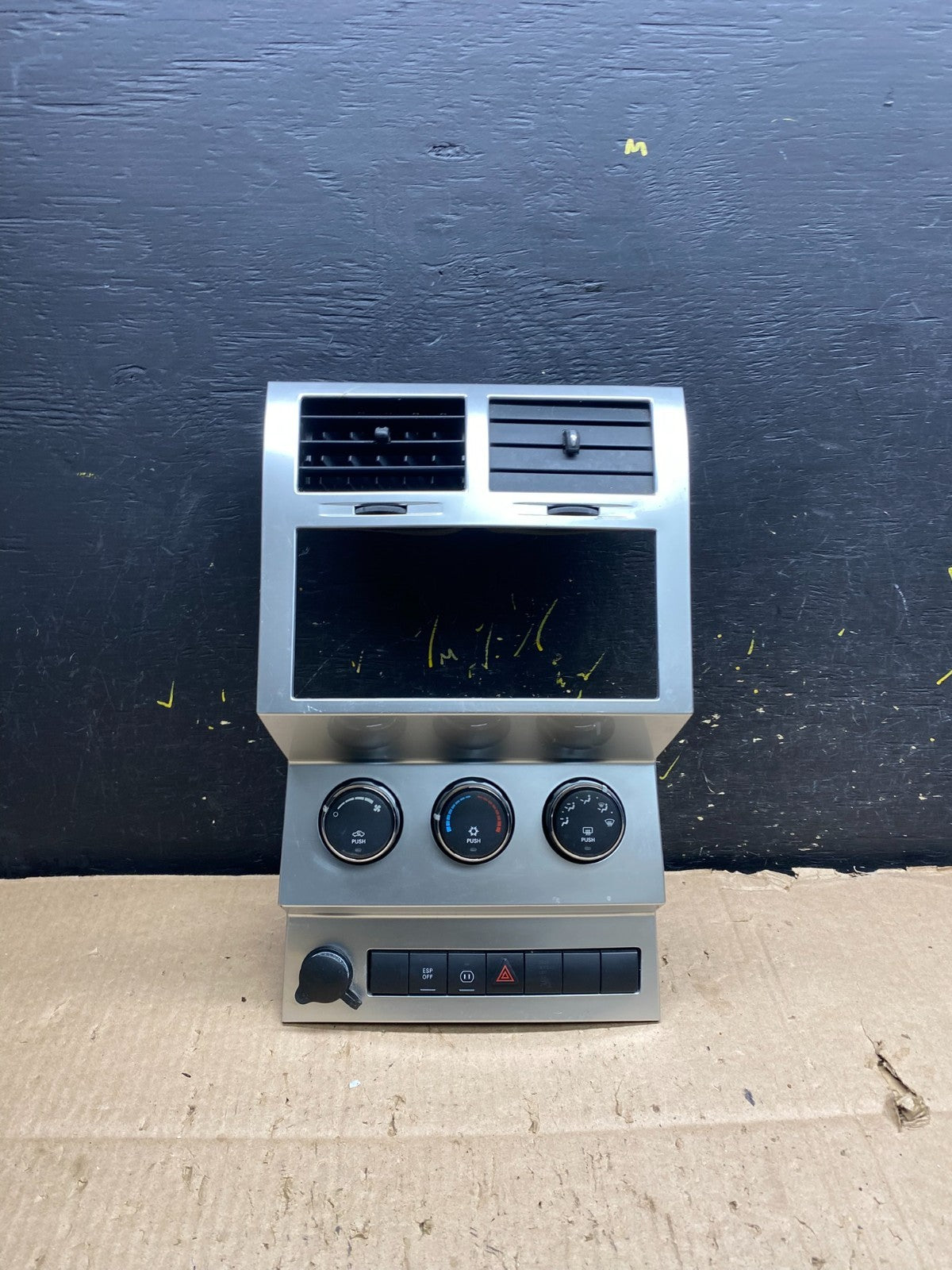 2007 to 2012 Dodge Nitro Dash Climate Temperature Control Radio Bezel Y7846 DG0