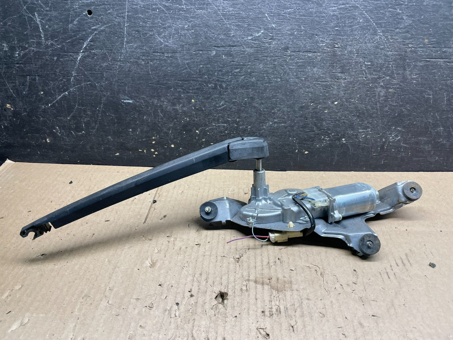 2007 to 2015 Mazda CX-9 CX9 Windshield Rear Wiper Motor V8818 DG1