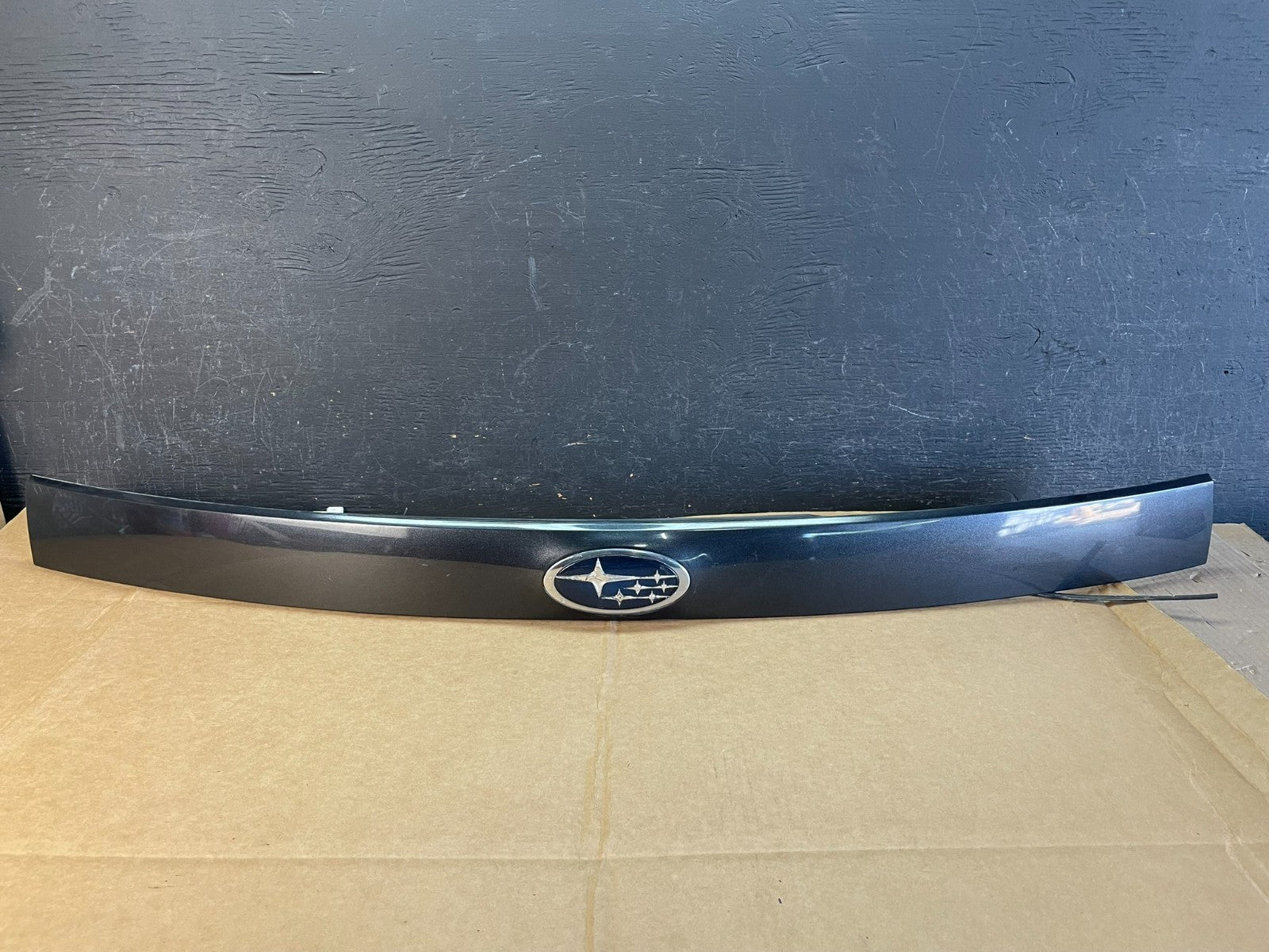 2009 - 2013 Subaru Forester Liftgate Tailgate Trunk Trim Molding AE0795 DG0
