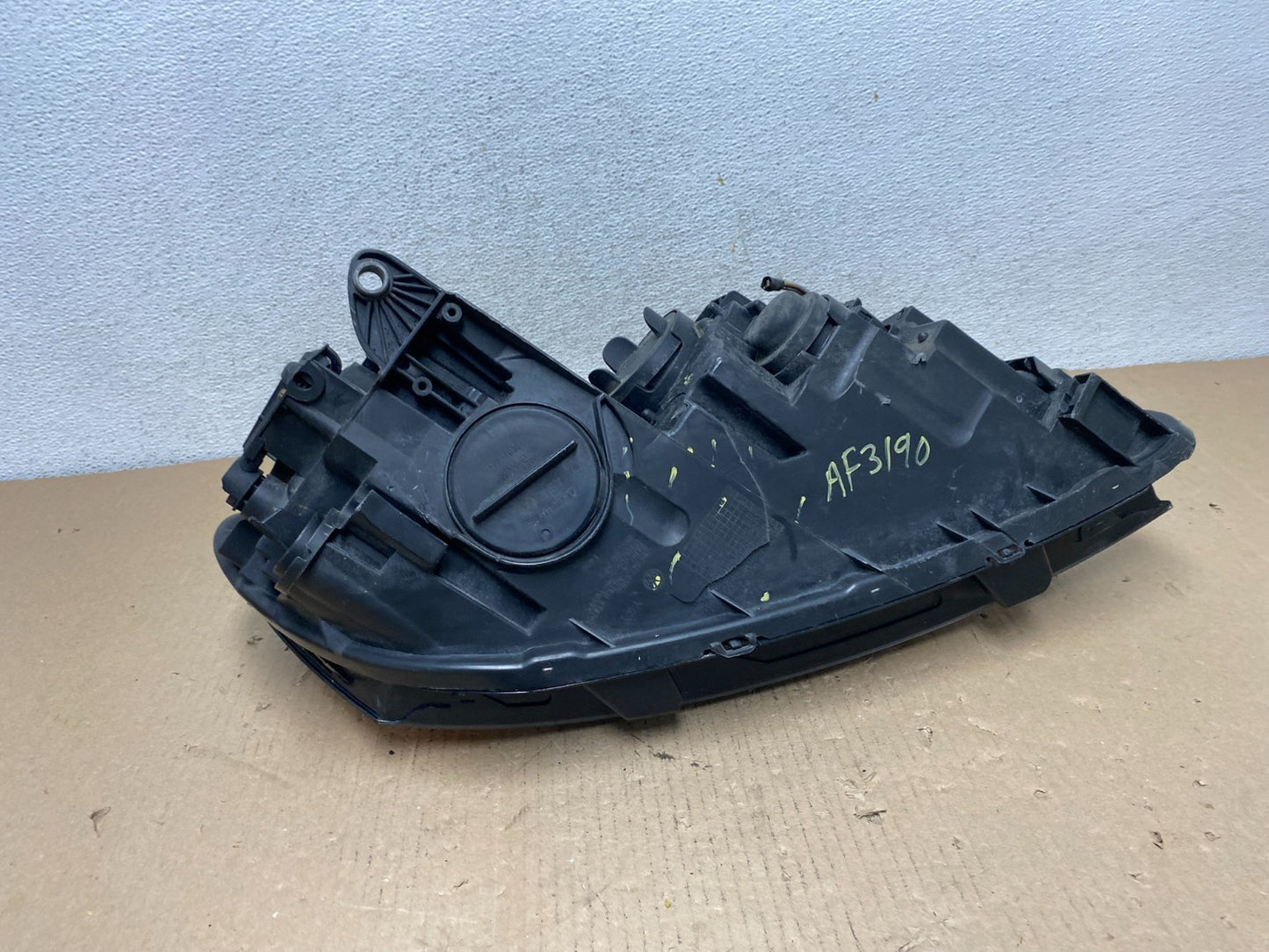 2012-2015 Volkswagen Passat Left Driver LH Side Halogen Headlight AF3190 DW7