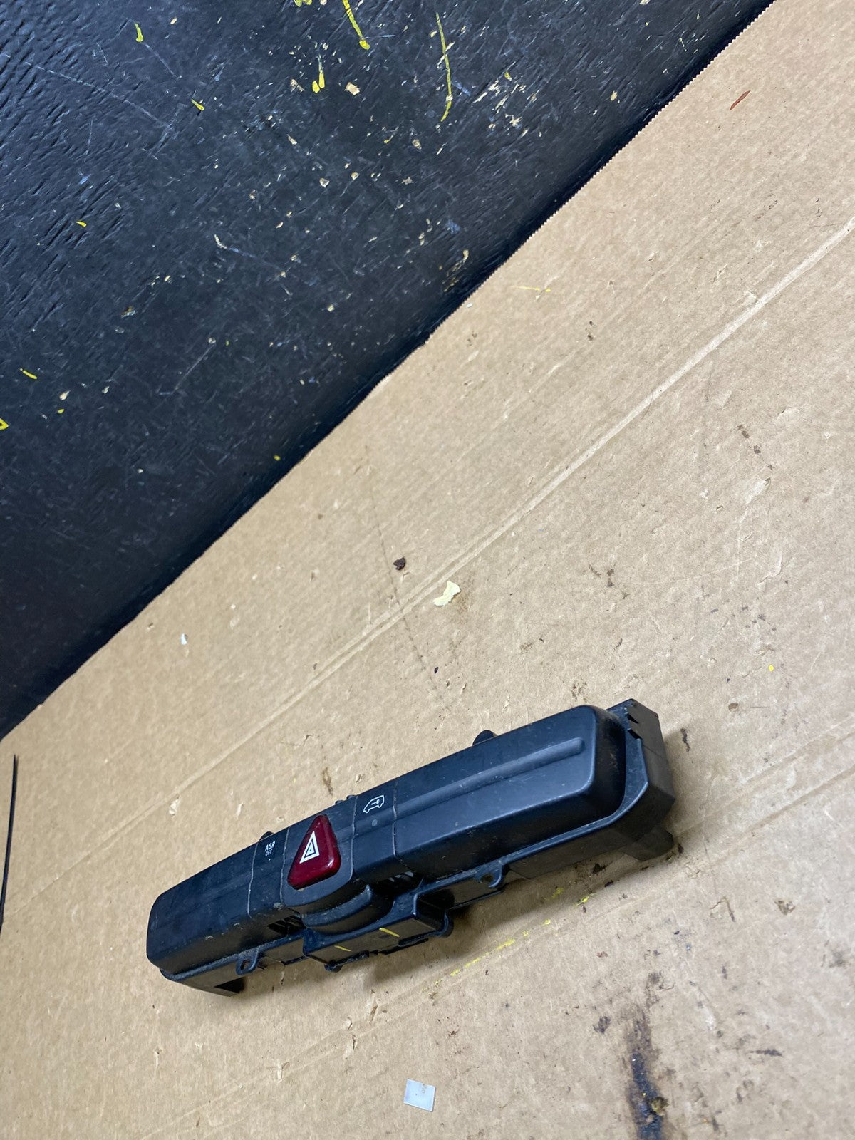 2006-2011 Mercedes Dodge Sprinter Center Hazard Door Lock Unlock Switch W9449 DG1