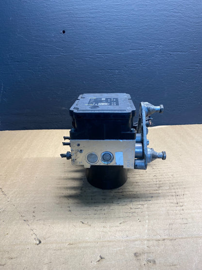 2012 to 2015 Mercedes W204 c250 ABS Anti Lock Brake Pump Module AB7376 DG4