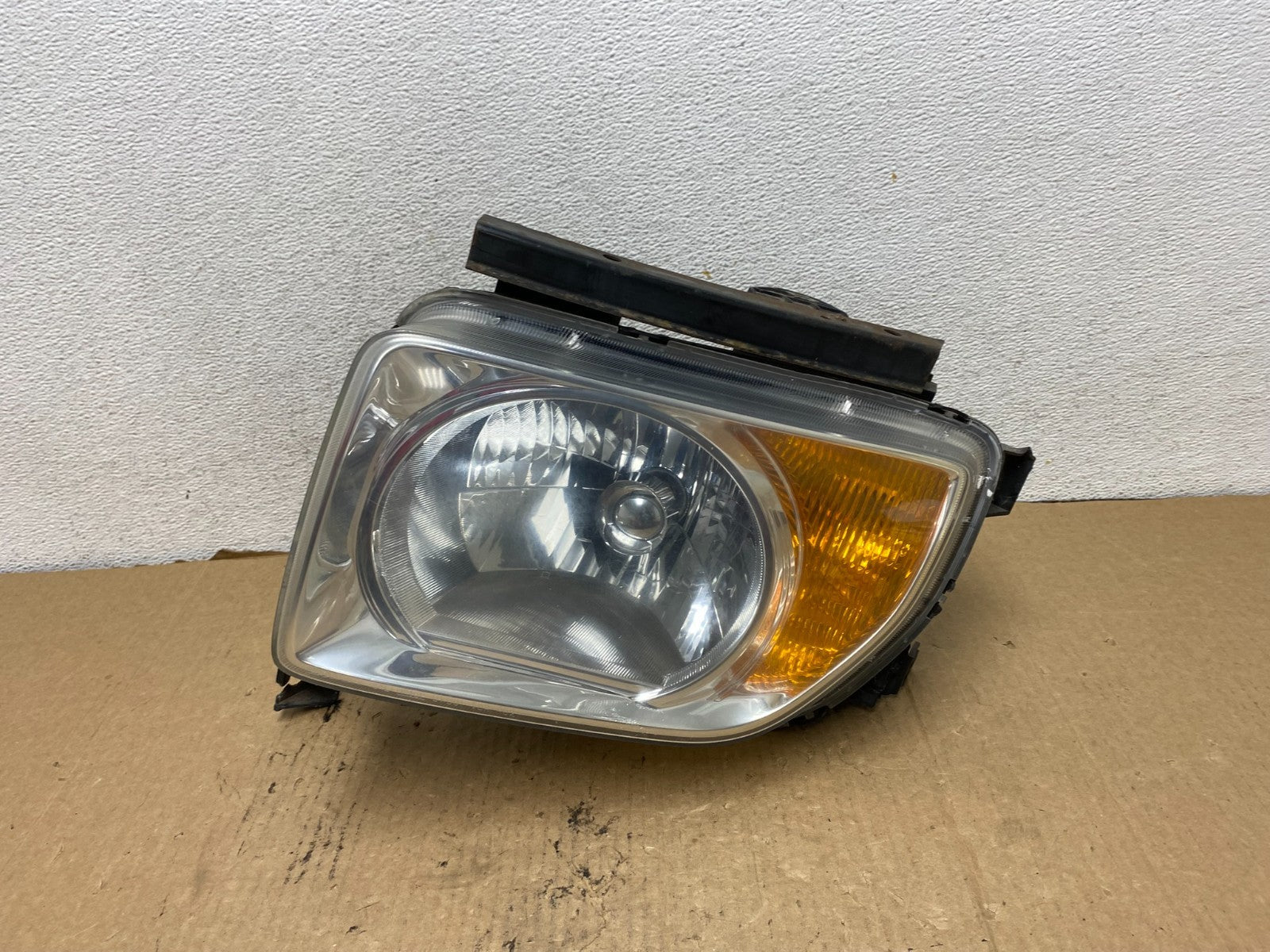 2003 to 2006 Honda Element Left Driver Lh Side Headlight AG2180 DW0