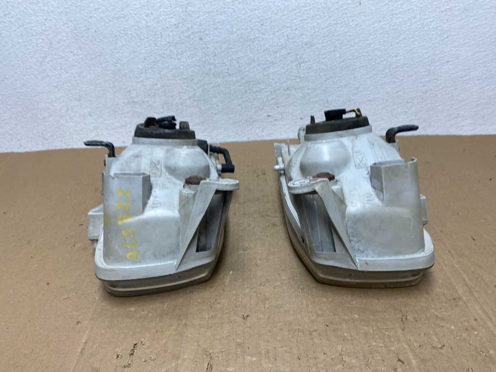 1999-2004 Nissan Pathfinder Left+Right Side Set Halogen Headlights AC5822 DW8