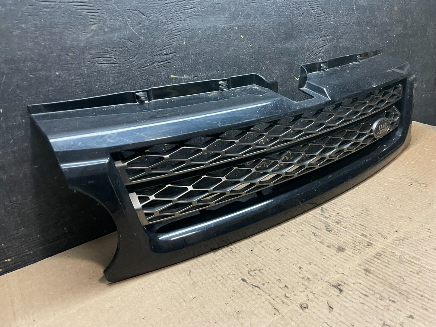 2010 to 2013 Land Rover Discovery  Front Upper Grill Grille X9824 DG1