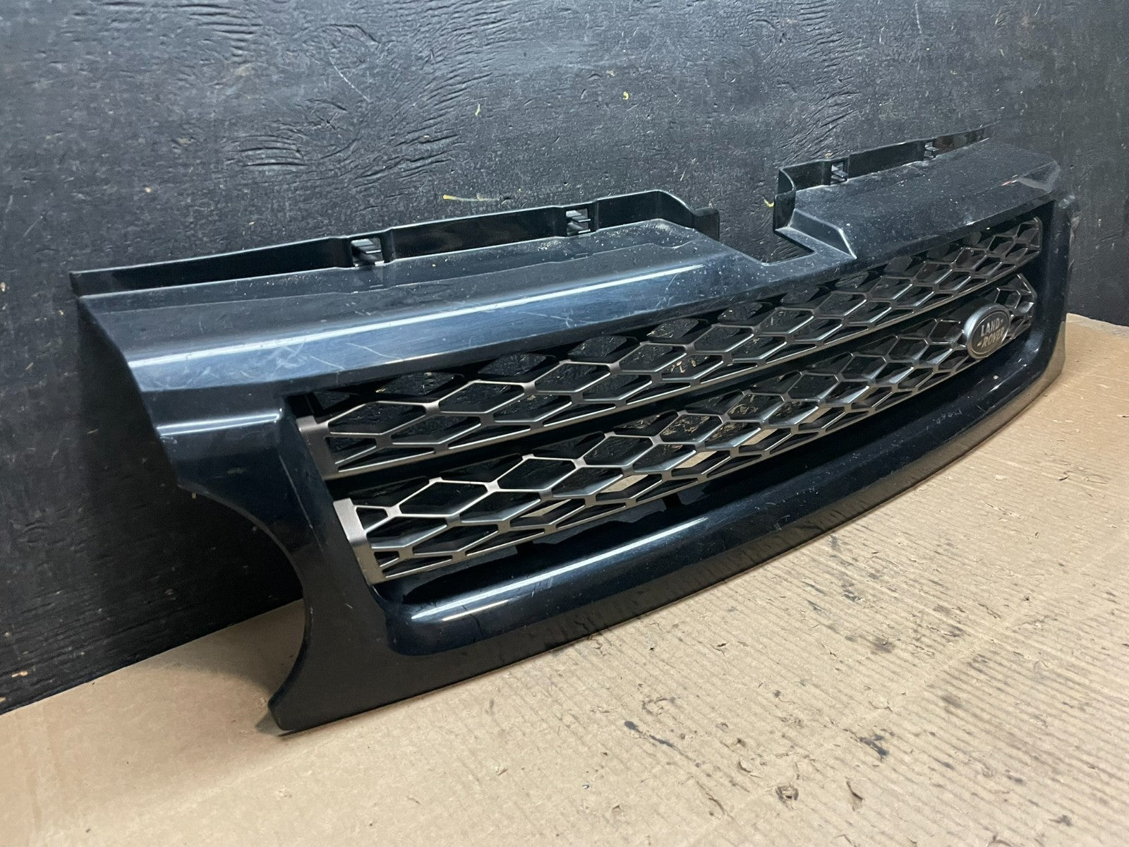 2010 to 2013 Land Rover Discovery  Front Upper Grill Grille X9824 DG1