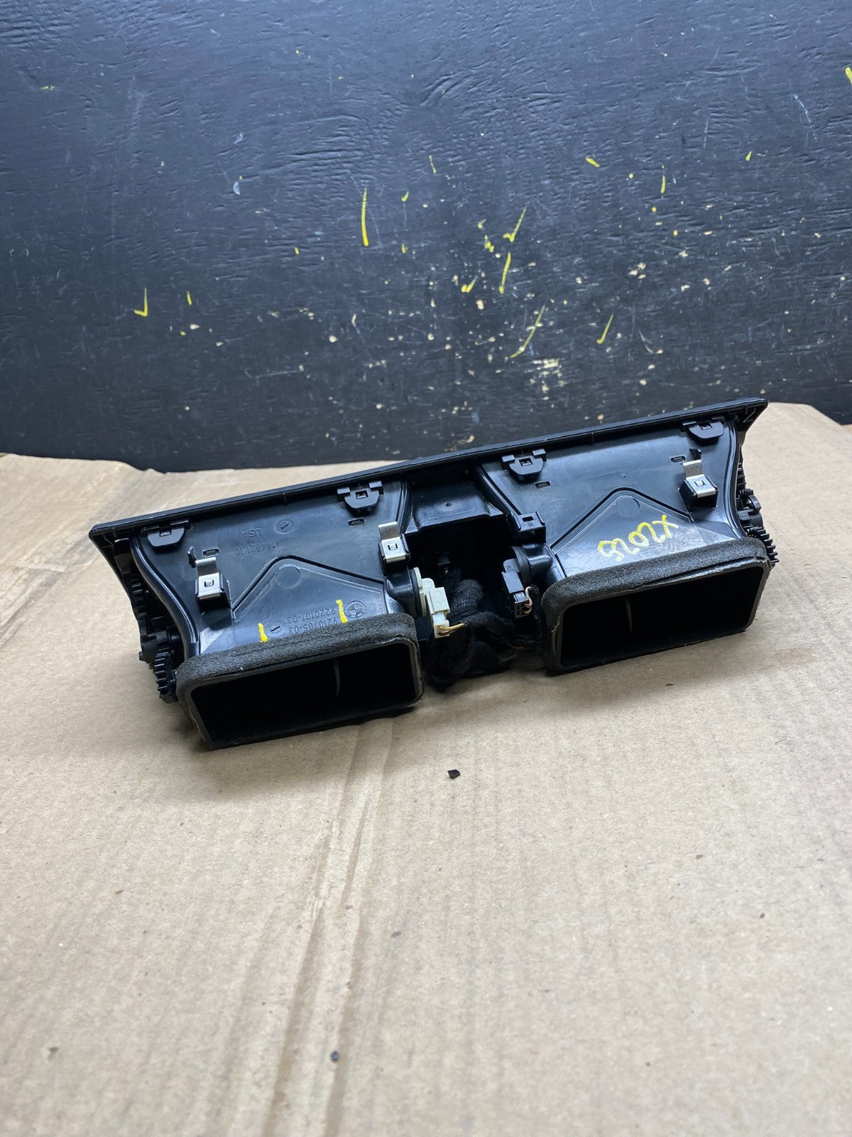 2010 to 2013 BMW X5 X6 Center Console Dash Air Vent OEM X2025 DG3