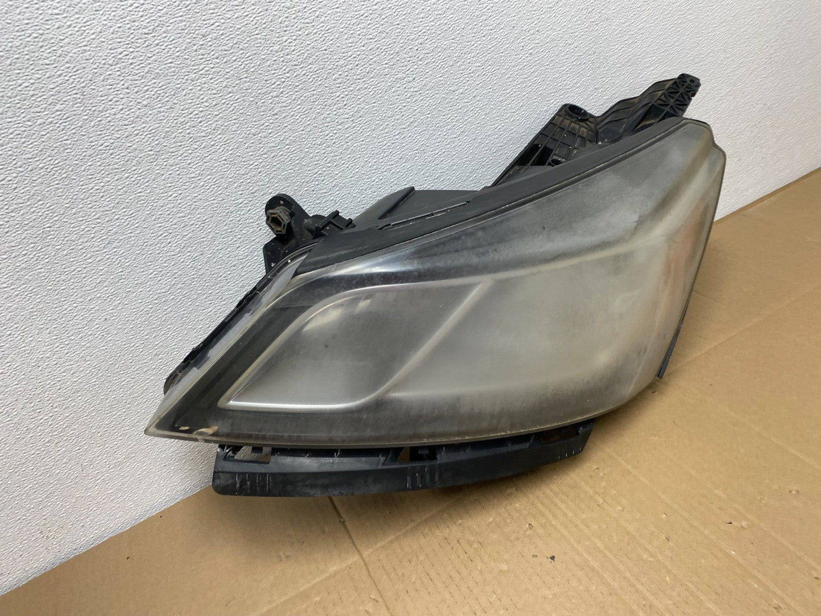 2013-2017 Chevrolet Traverse Left Driver LH Side Headlight Halogen OEM AB8096 DW2