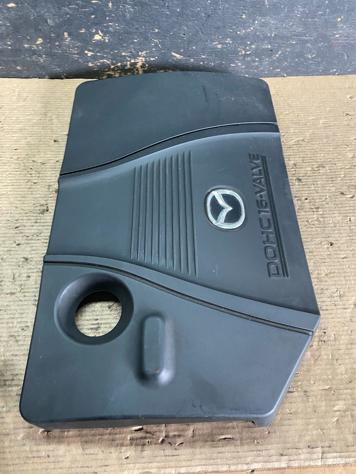 2004 to 2006 Mazda 3 DOHC 16 VALVE Engine Shield Top Cover Oem s3671 DG3