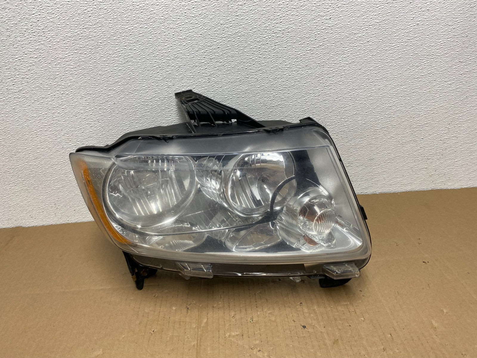 2011-2013 Jeep Grand Cherokee Right Passenger Halogen Headlight AB8122 DW0