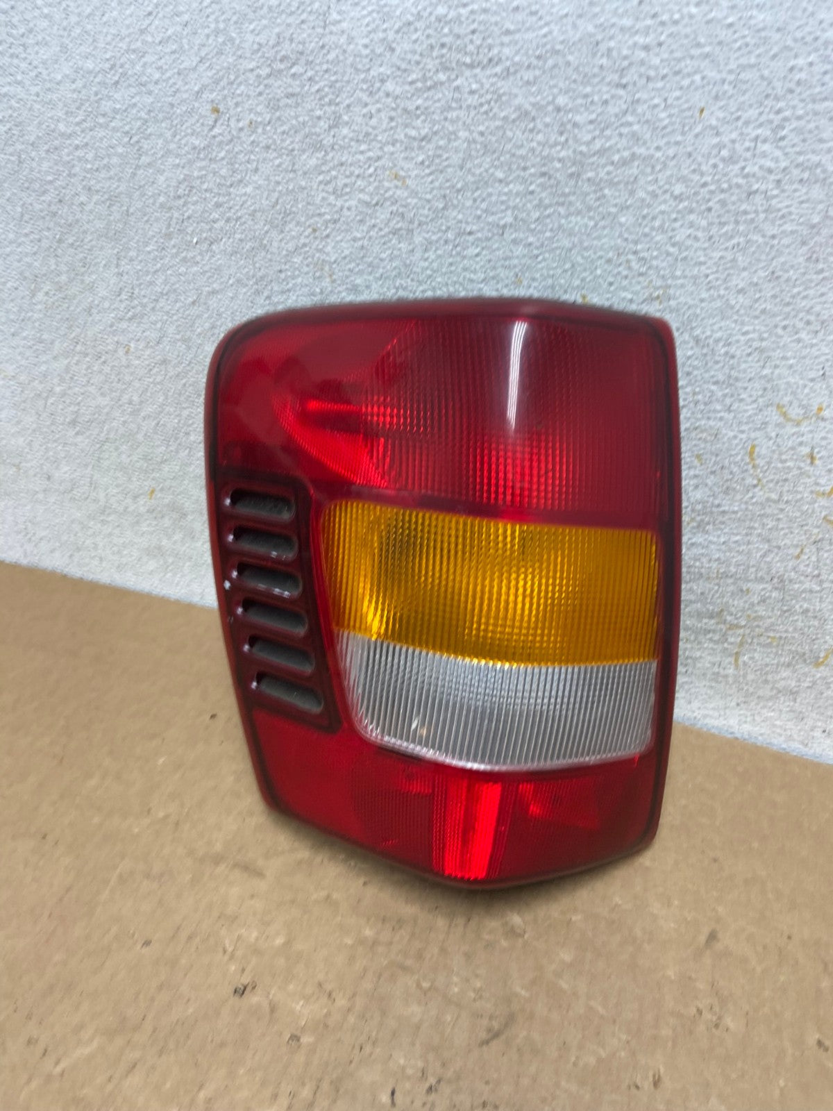 1999 - 2004 Jeep Grand Cherokee WJ Left Driver Lh Tail Light AI3434 LK0