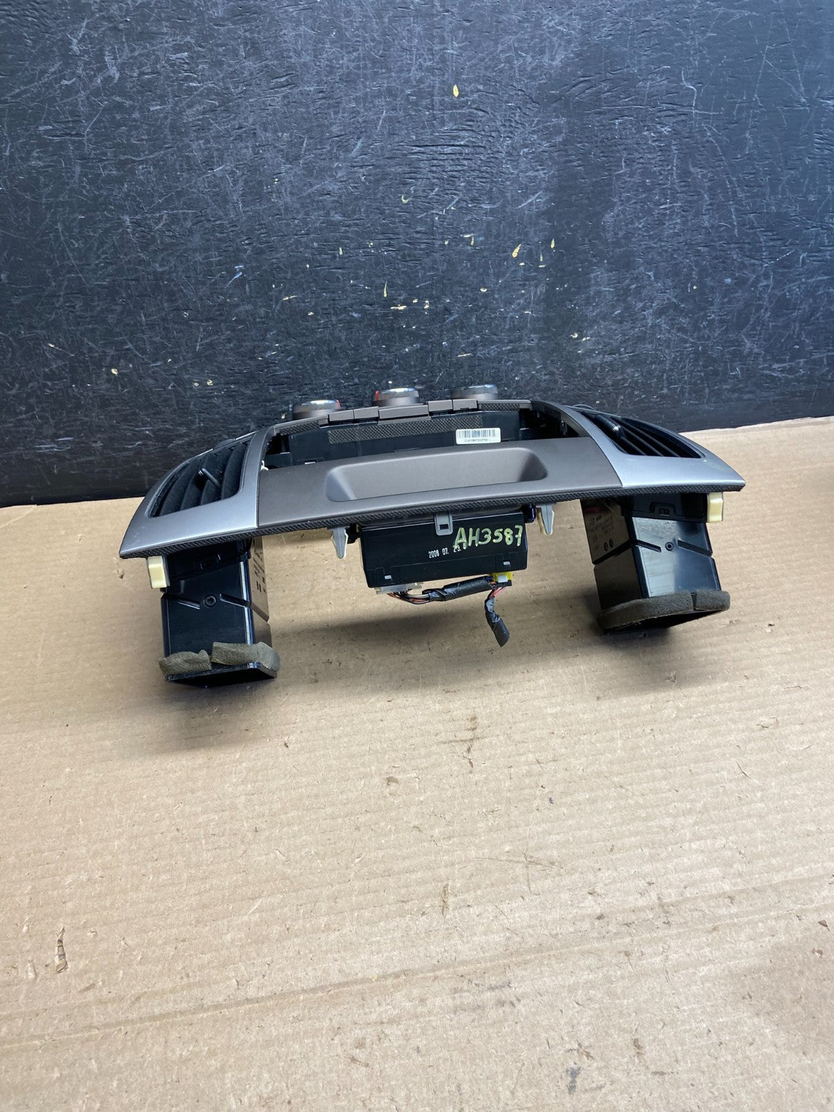 2009 - 2010 Hyundai Sonata Center Radio Climate Control Air Vent Bezel AH3587 DG3