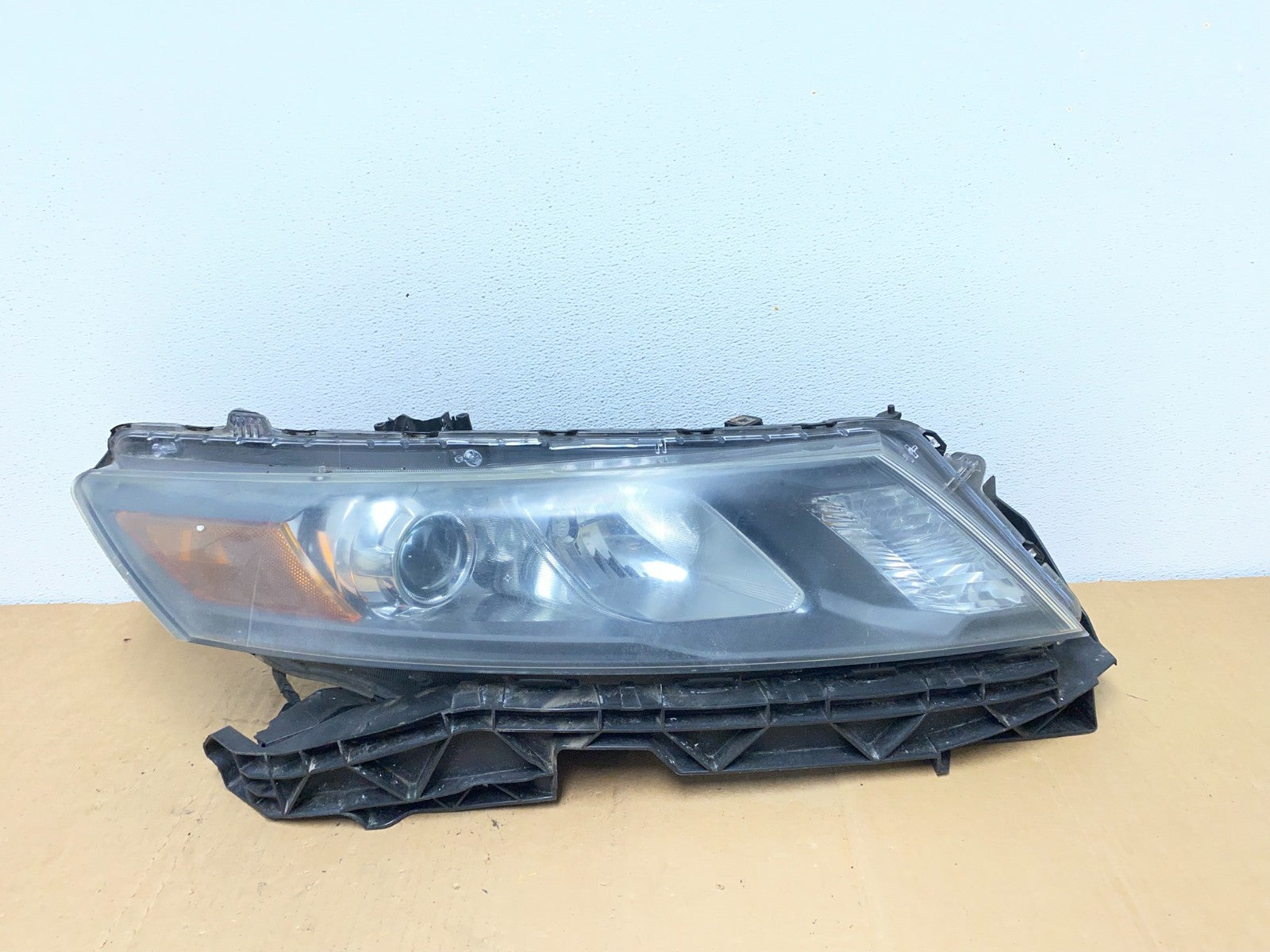 2010 - 2012 Honda Accord Crosstour Right Passenger RH Side Headlight AC8551 DW0