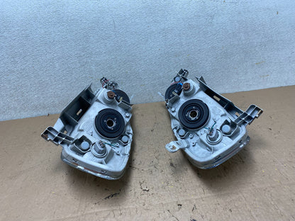 2005 to 2008 Toyota Corolla Left+Right Side Set Headlights W2902 DW15