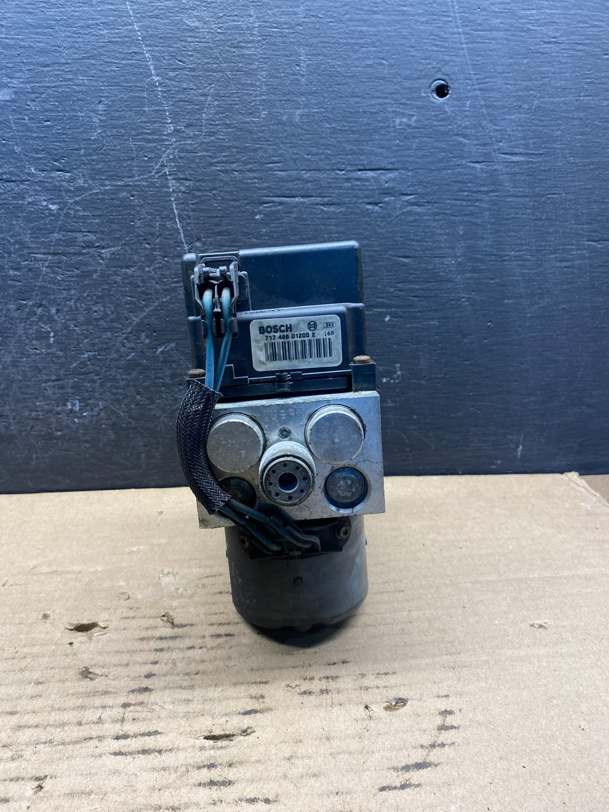 2004 2005 Dodge Durango ABS Anti Lock Brake Pump AE2085 DW3