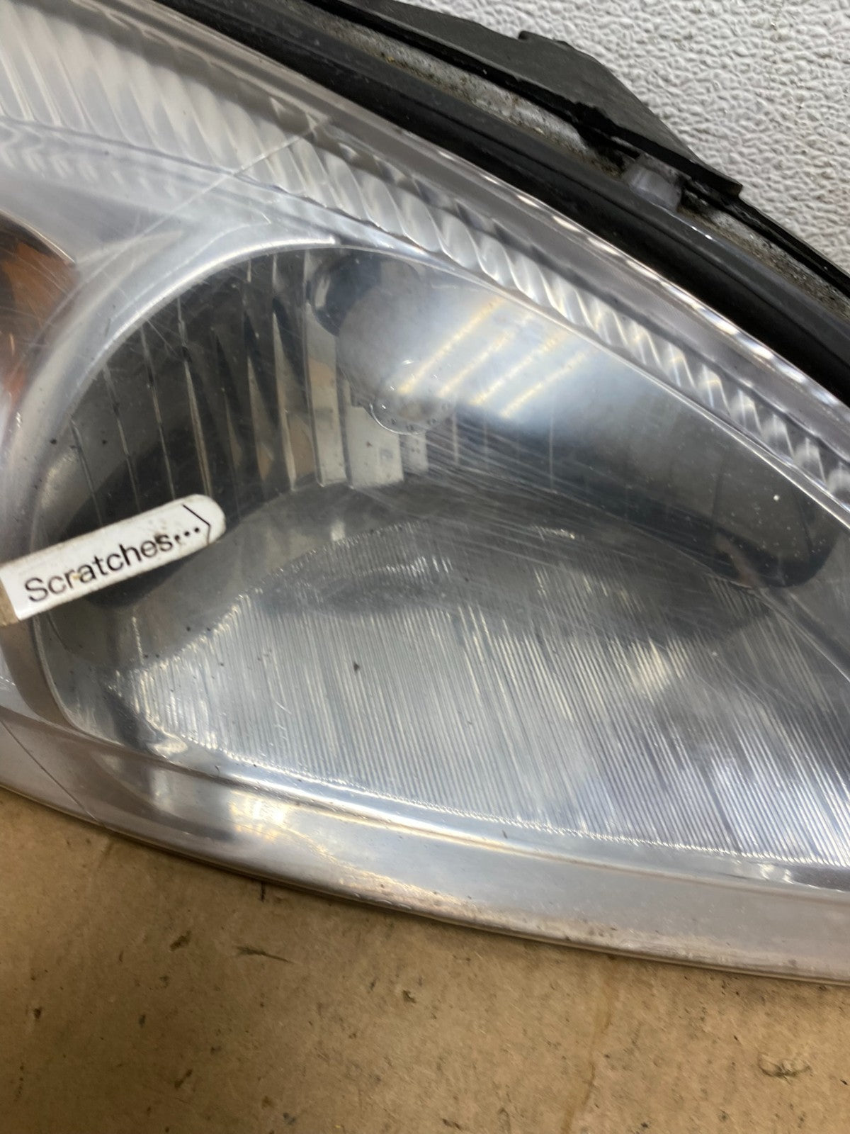 2000 to 2007 Ford Taurus Left+Right Side Halogen Headlights AD4624 DW3