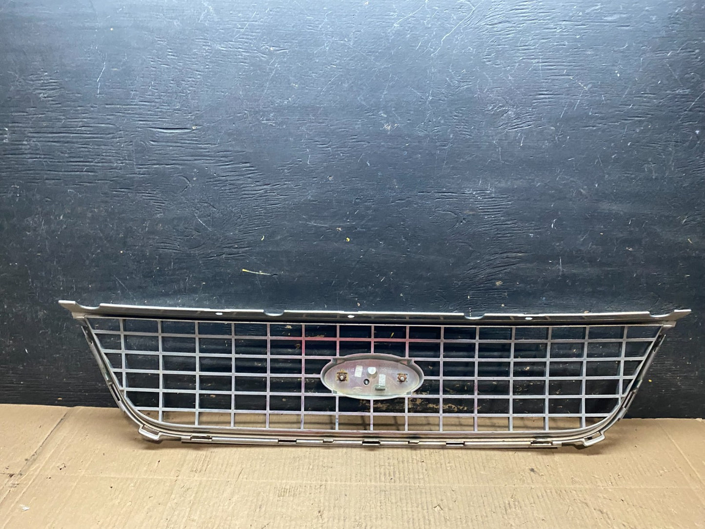 2004 to 2007 Ford Freestar Front Grill Grille 3F23-17K945 U6387 DG5