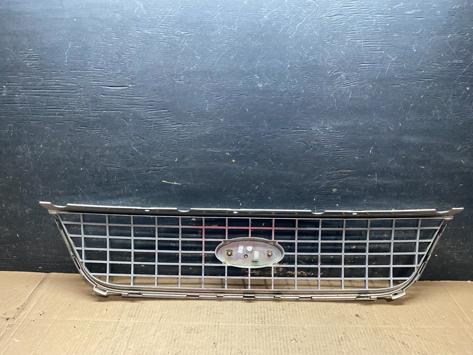 2004 to 2007 Ford Freestar Front Grill Grille 3F23-17K945 U6387 DG5