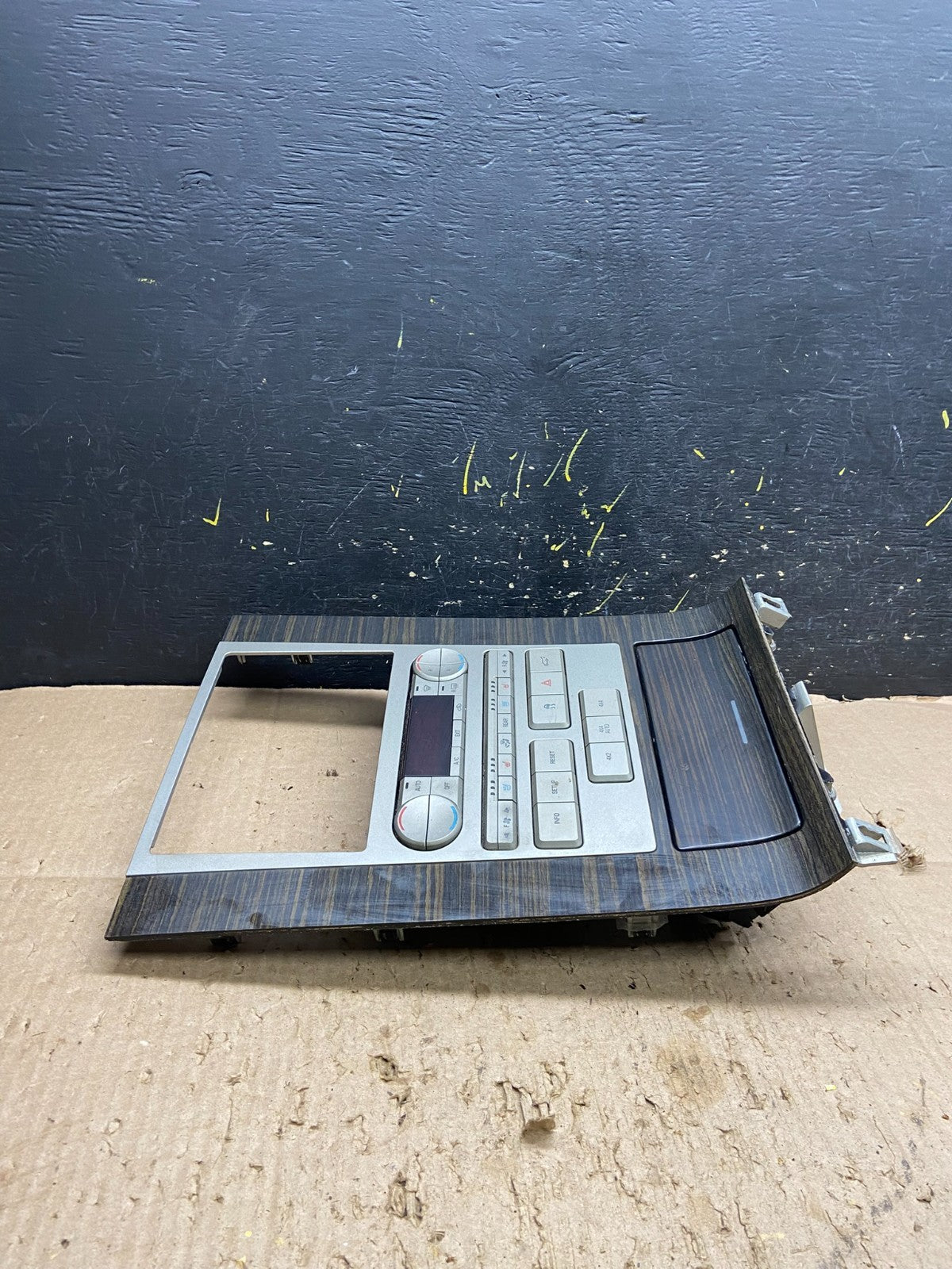 2006 - 2010 Ford Explorer Radio Heater Climate A/C Control Bezel  Trim y8083 DG4
