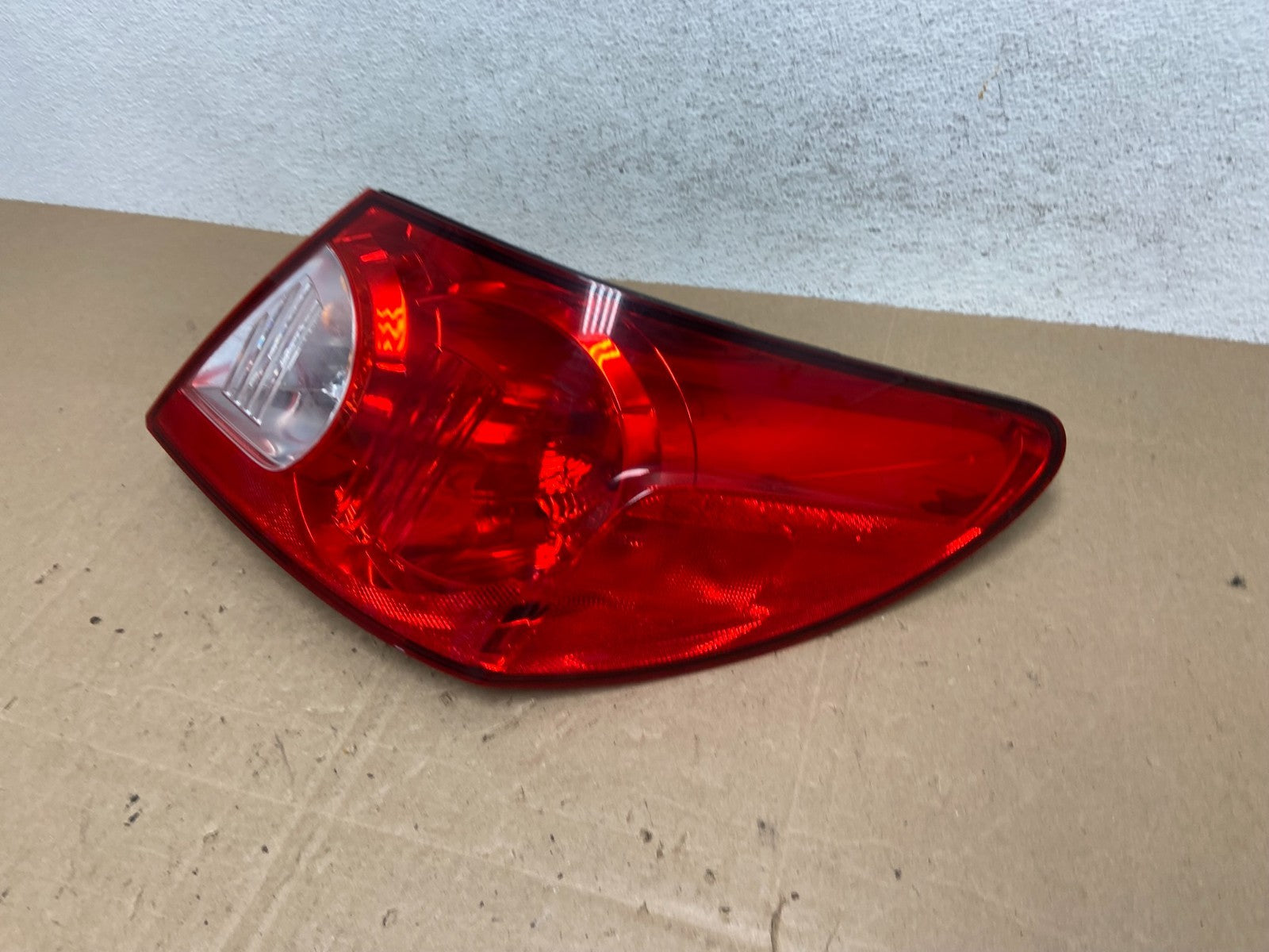 2008 Chrysler Sebring Convertible Right Passenger Side Tail Light AE5994 DW1