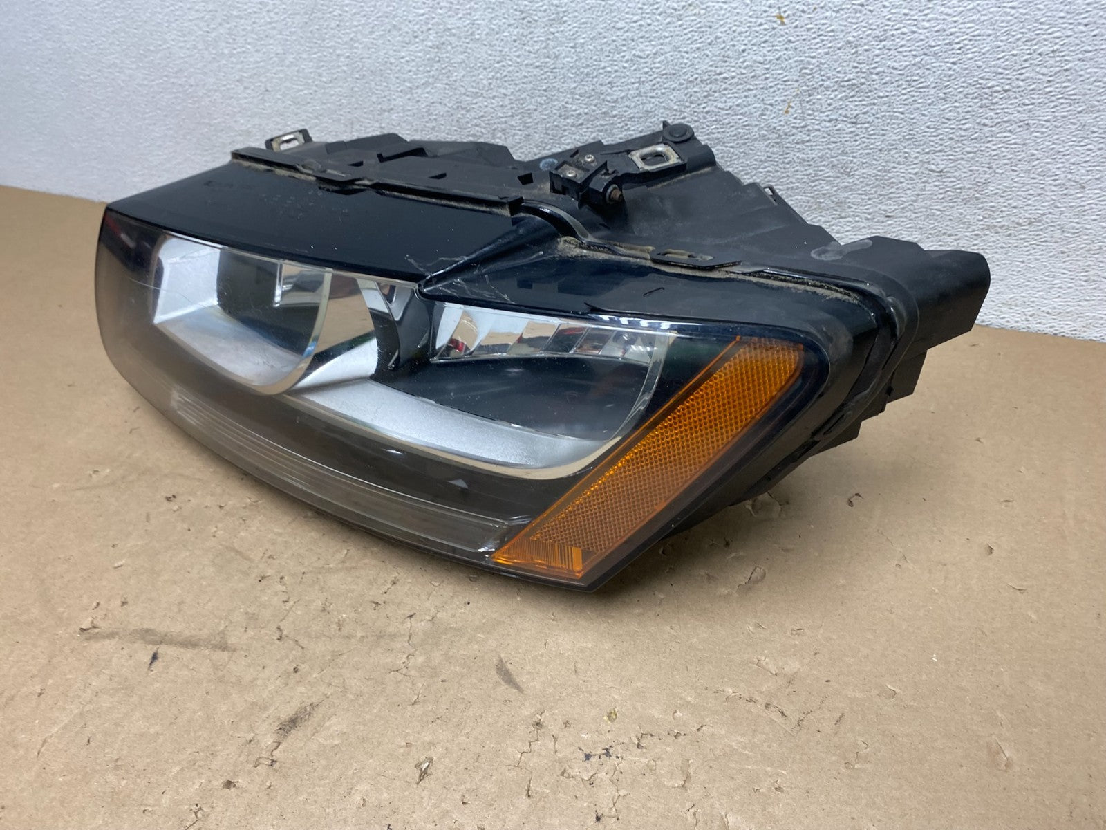 2009 to 2012 Audi Q5 Left Driver LH Side Halogen Headlight AG4298 DG1