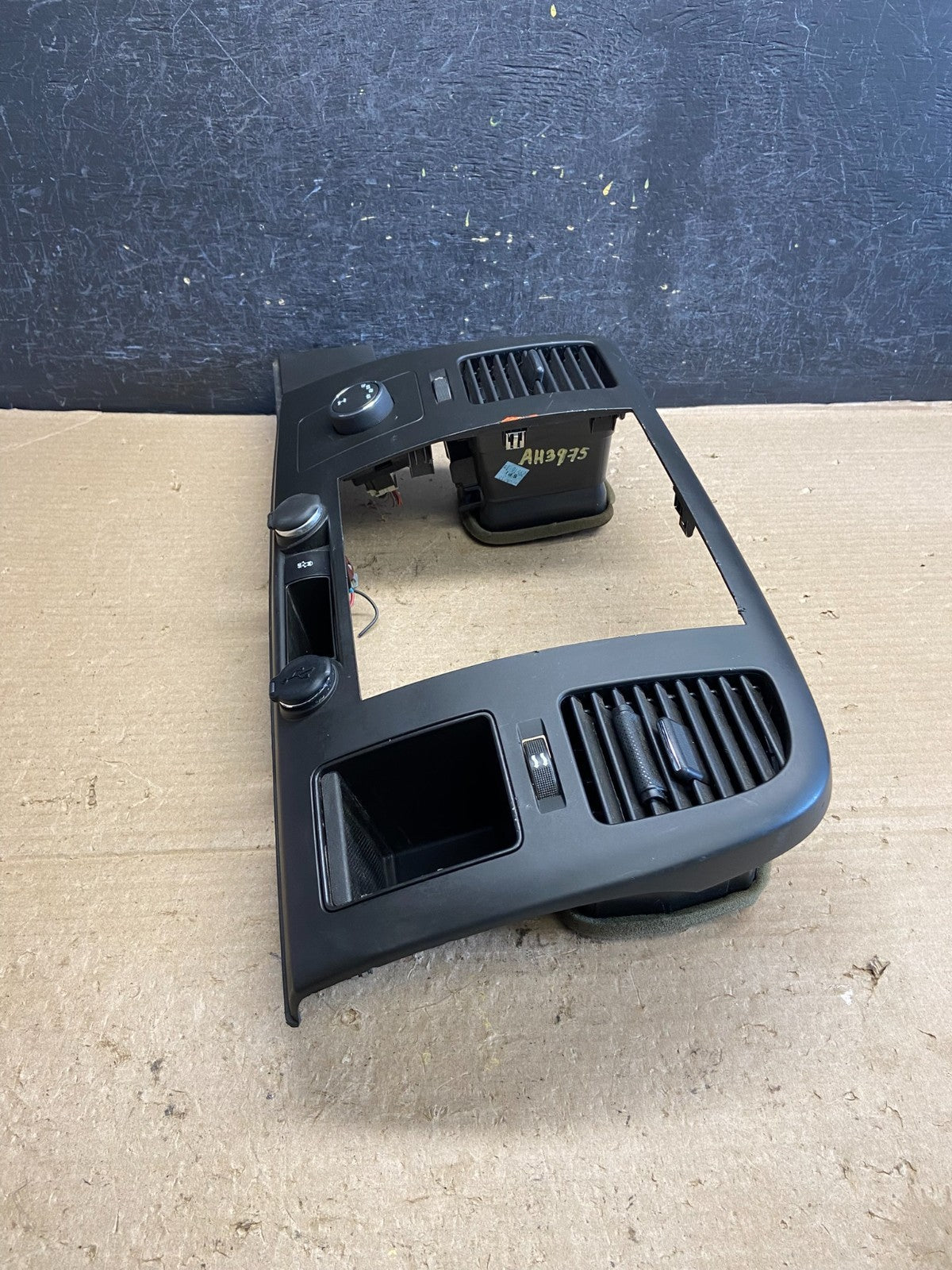 2007 to 2014 Silverado Sierra Center Dasboard Air Vent AH3975 DG2