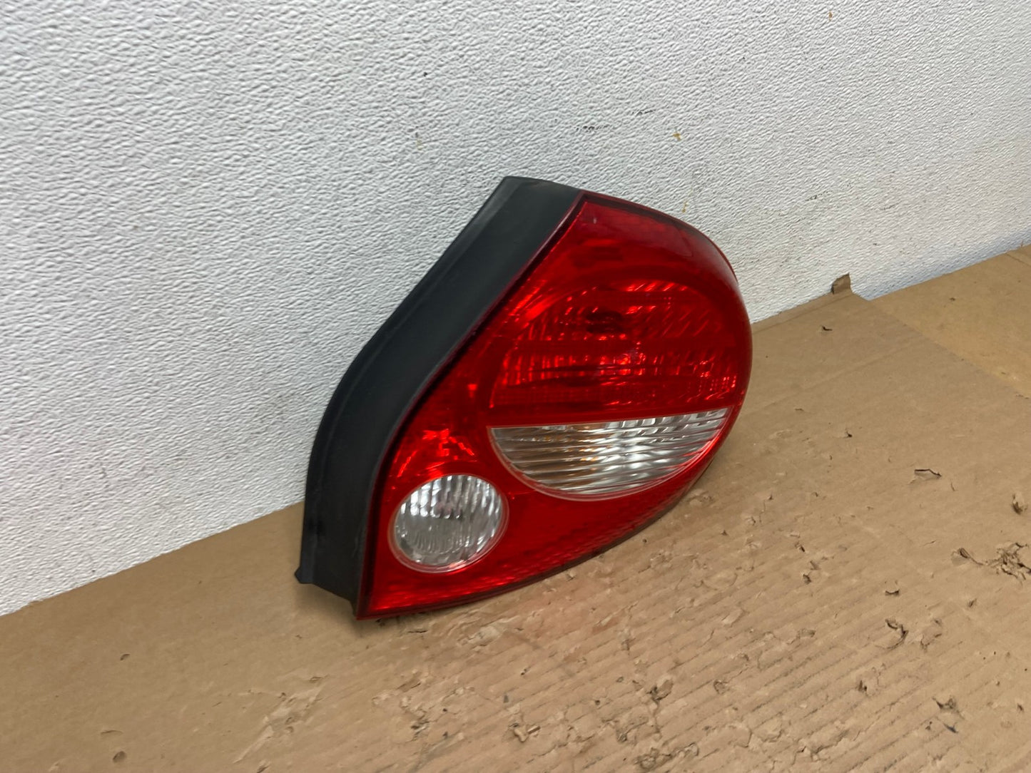 2000 to 2001 Nissan Maxima Right Passenger Rh Side Tail Light AD4312 LK2