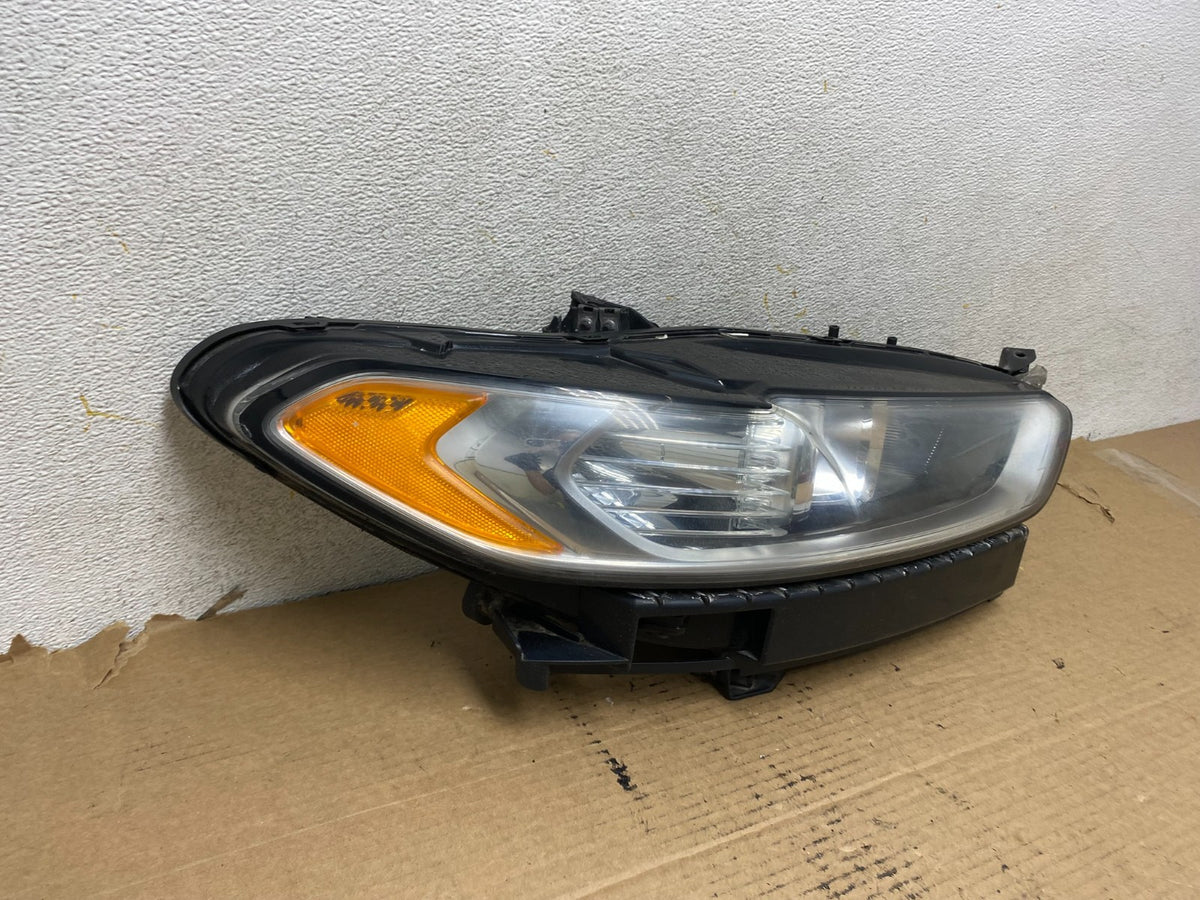 2013 to 2016 Ford Fusion Right Passenger Rh Side Headlight AH4046 DW1