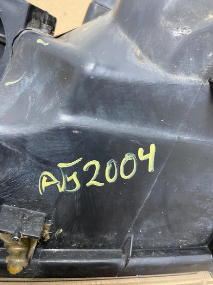 2000 - 2006 Mitsubishi Montero Right Passenger Side Headlight Halogen AG2004 DW12