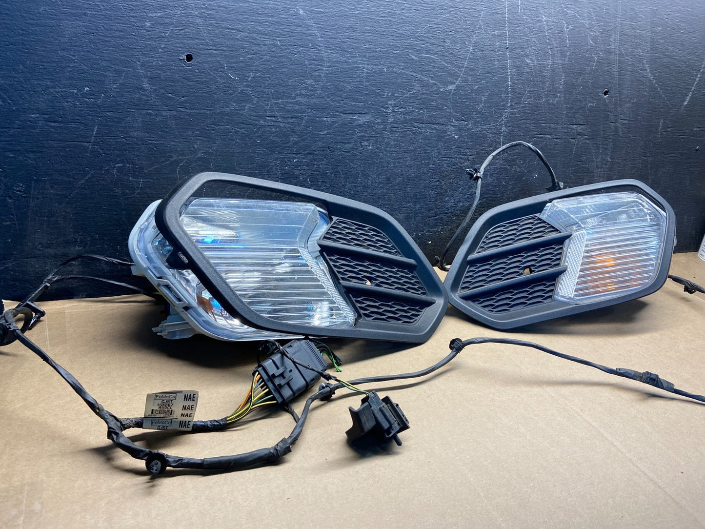 2017 to 2019 Ford Escape Front Lower Left+Right Set Fog Light Cover Oe AF9246 DG2