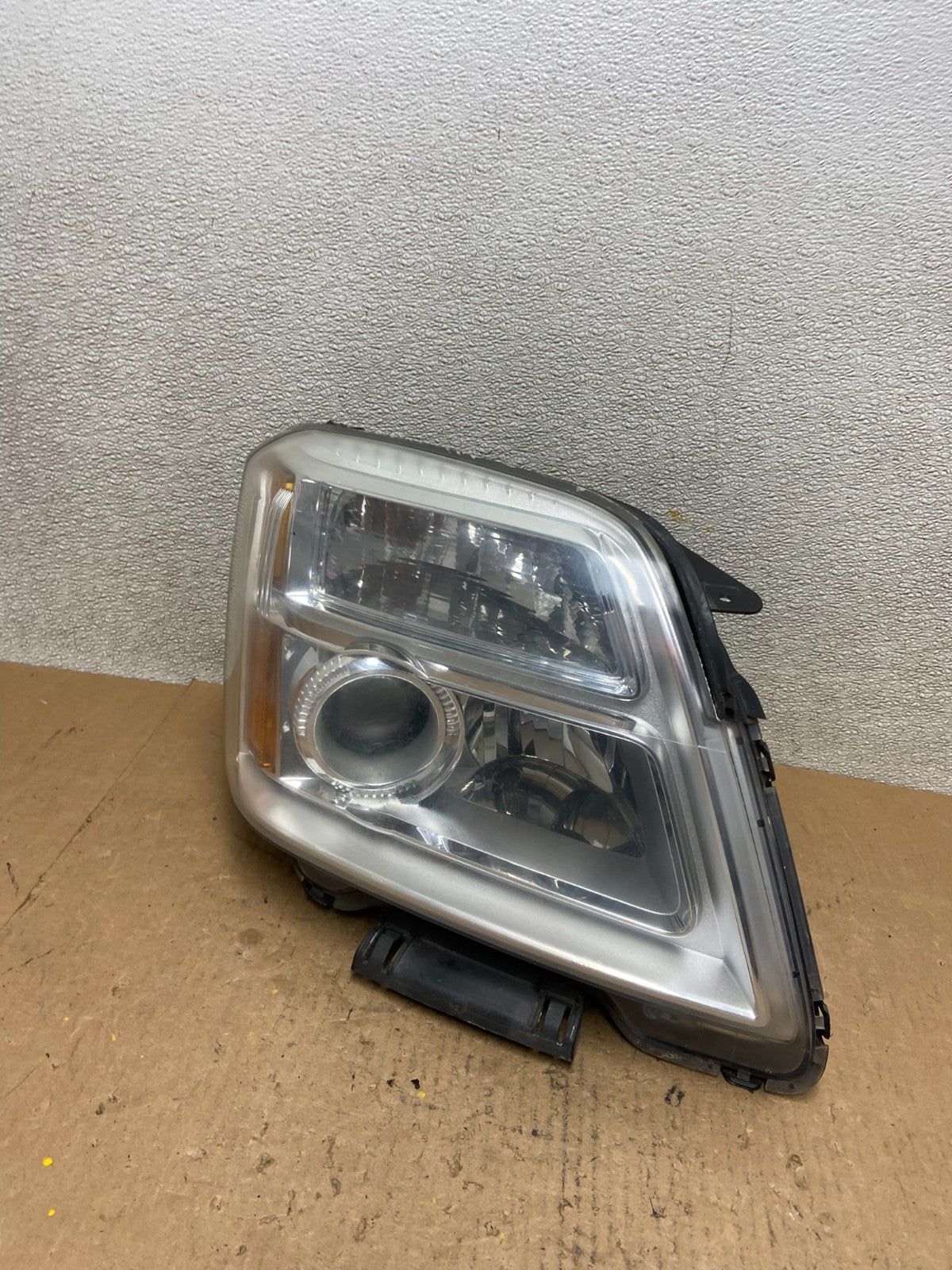 2010 to 2015 GMC Terrain Halogen Passenger Right Rh Side Headlight Oem Z8054 DW0