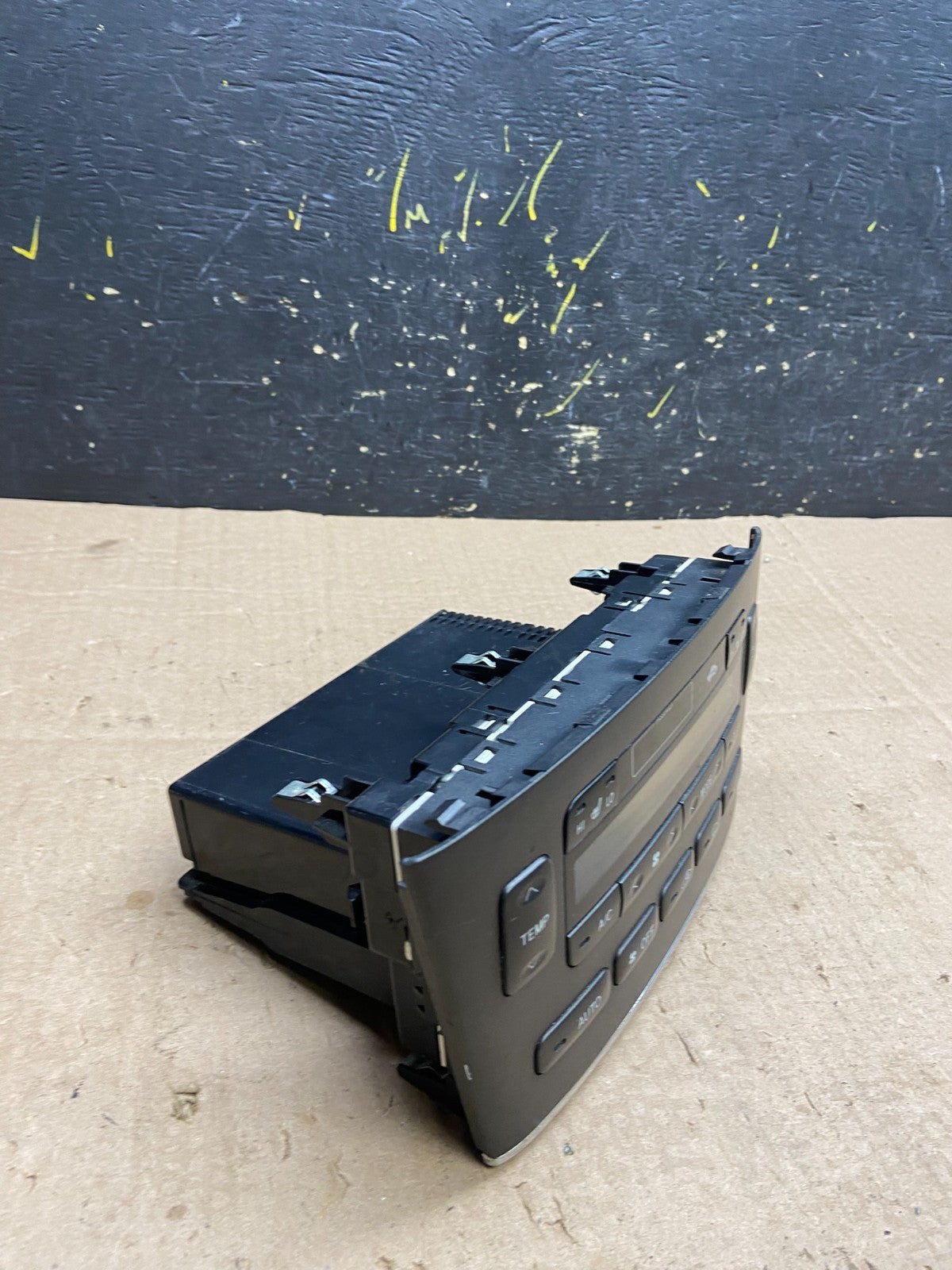 2004 - 2006 Lexus ES330 Center Dash A/C AC Heater Climate Control Unit Z0279 DG1