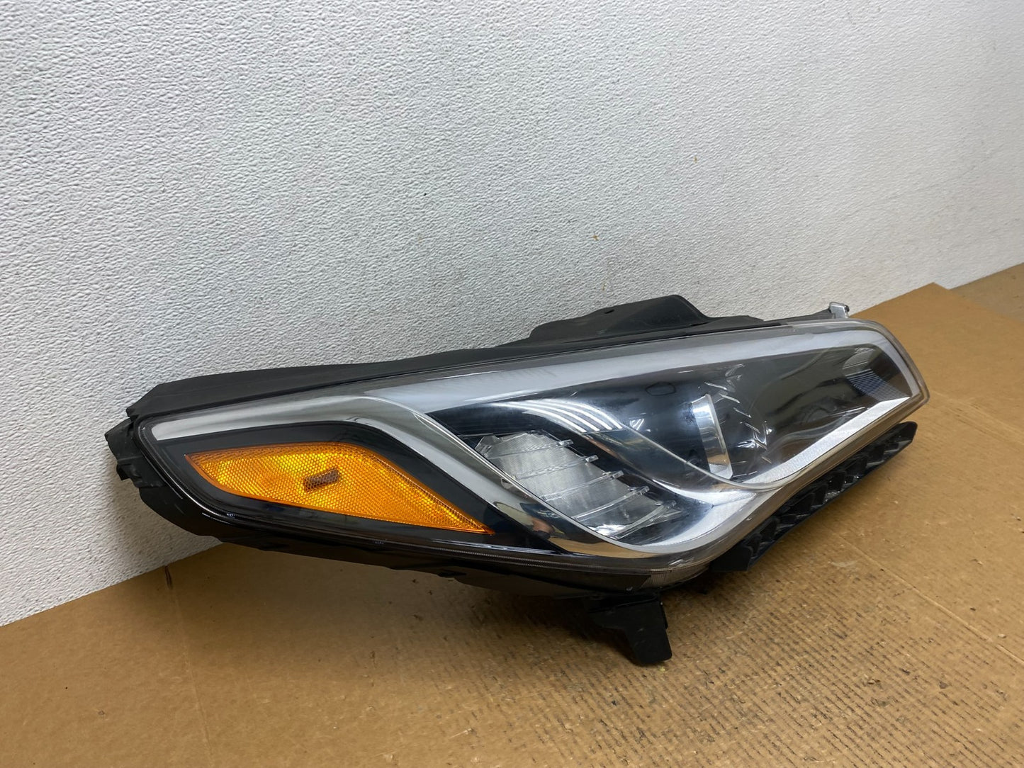 2015-2017 Hyundai Sonata Right Passenger RH Side Halogen Headlight AE1366 DW2