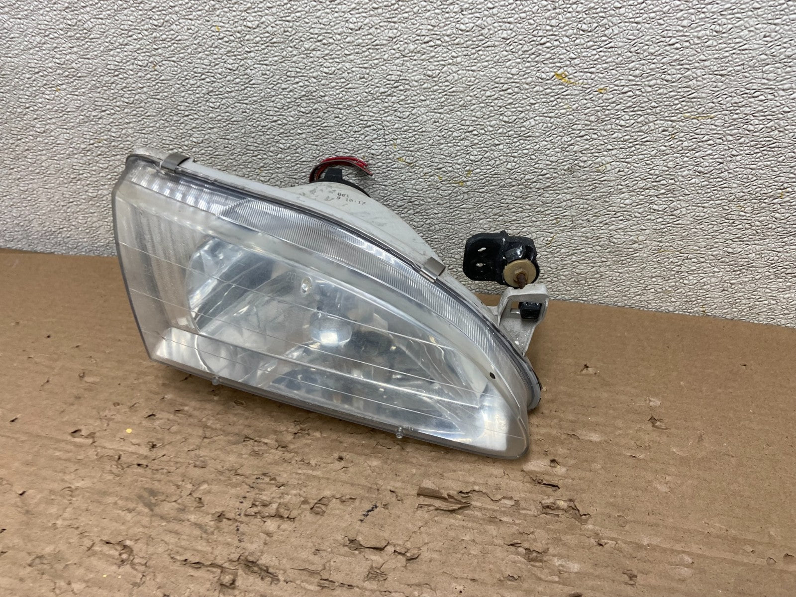 1998 to 2000 Toyota Corolla Front Right Passenger RH Headlight AB1662 DW1