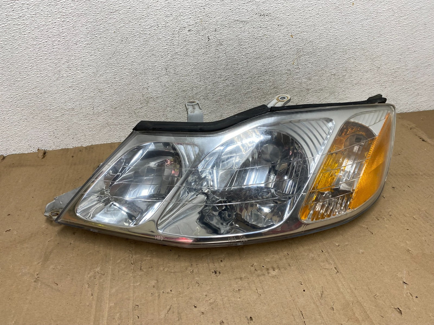 2000 to 2004 Toyota Avalon Halogen Left Driver LH Headlight AE9231 DW0