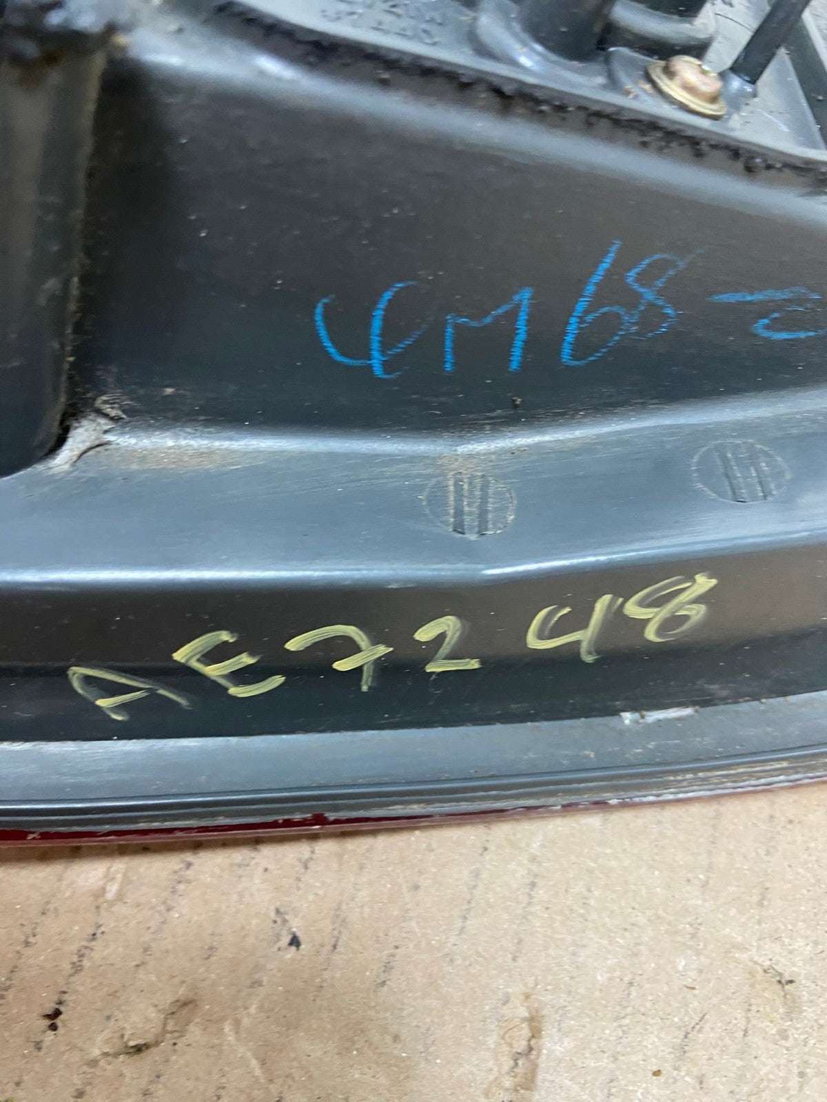2000 2001 Lexus ES300 Outer Left Driver Lh Side Tail Light AE7248 LK6