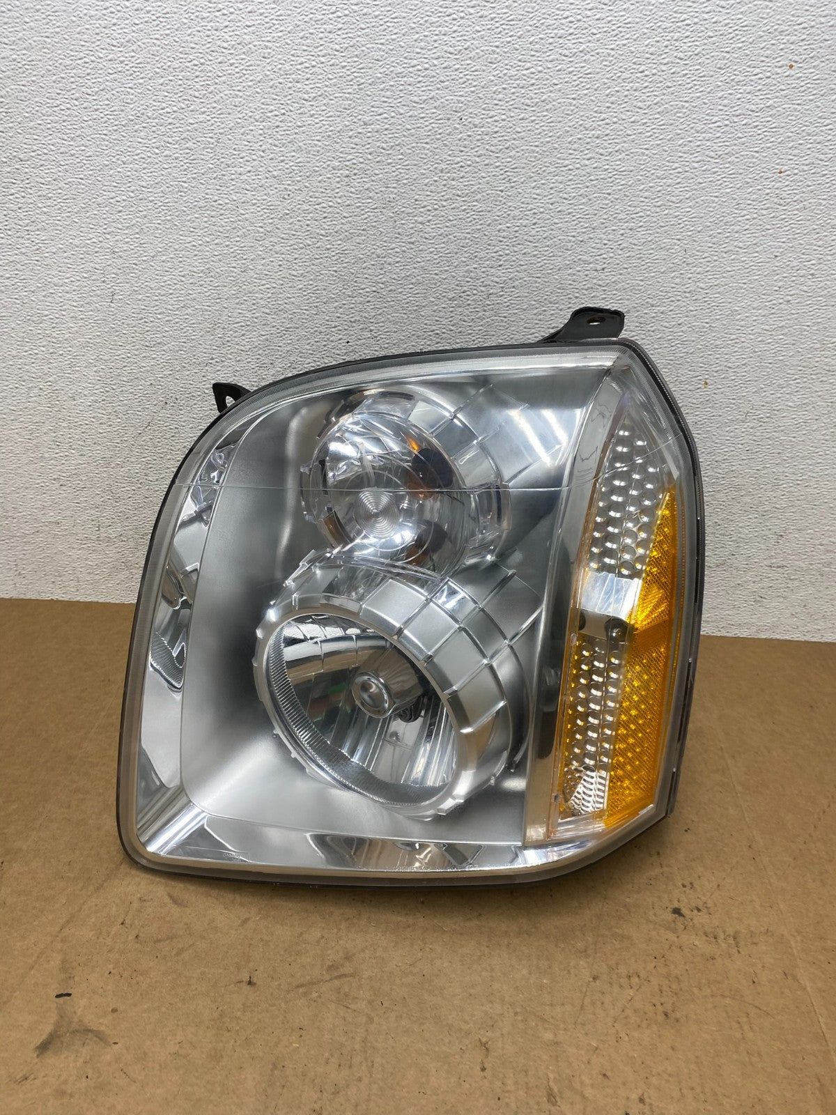 2007-2014 GMC Yukon Halogen Headlight Left Driver LH Side AE3172 DW0