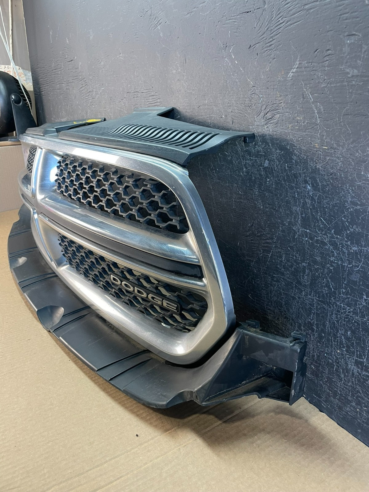 2011 to 2013 Dodge Durango Front Upper W/Emblem Grill Grille AF3731 DG1