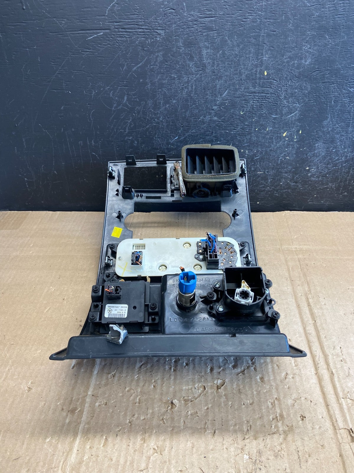 2005 2007 Dodge Dakota Climate Temperature Control Radio Panel Bezel AE1922 DG4