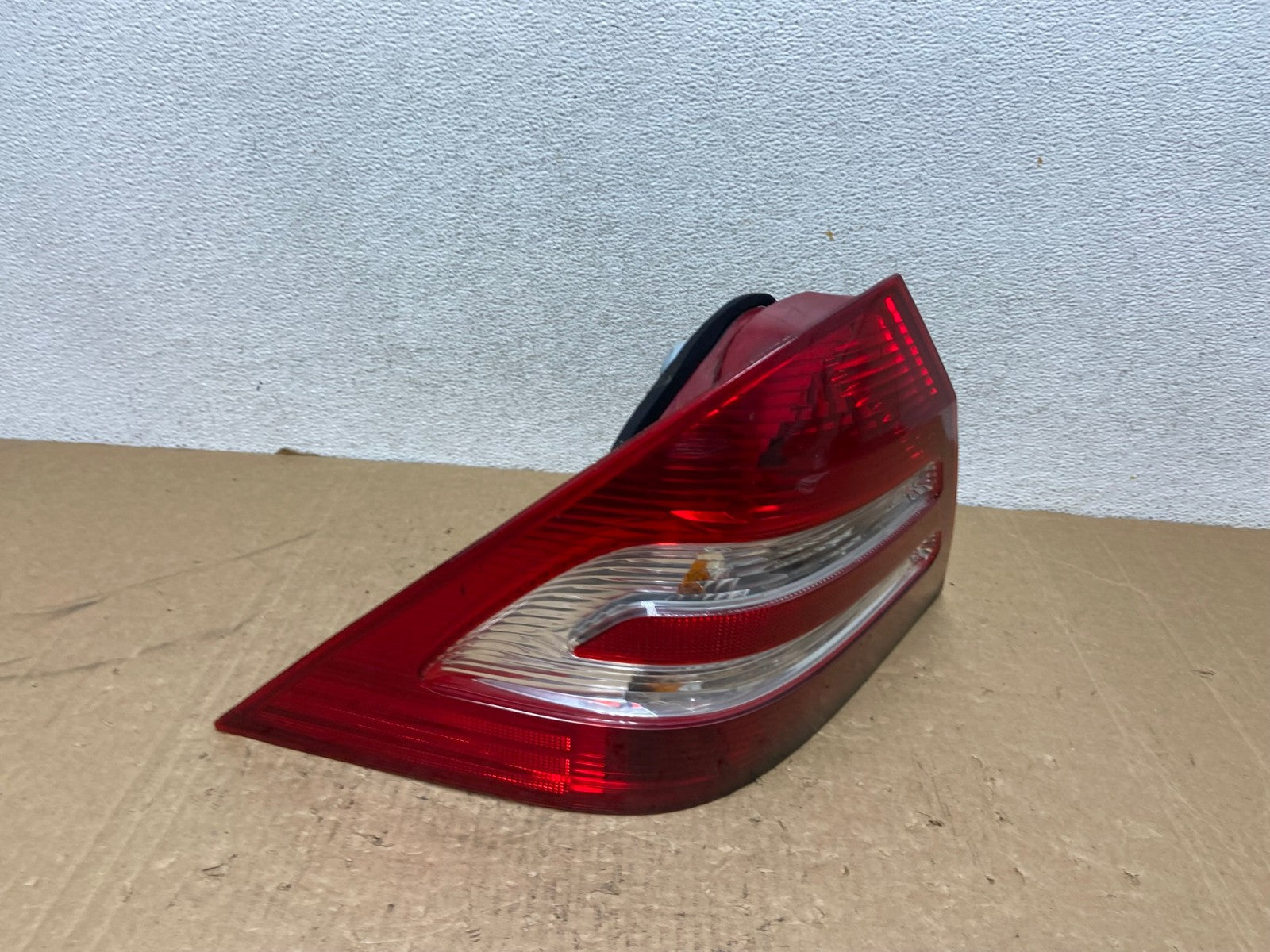 2005-2007 Mercedes-Benz C230 C240 W203 C-Class Left Driver Tail Light AG1183 LK2