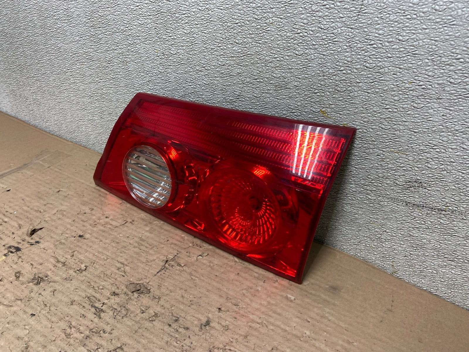 2006 to 2010 Toyota Sienna Right Passenger Side Rh Inner Tail Light  AA9806 LK1
