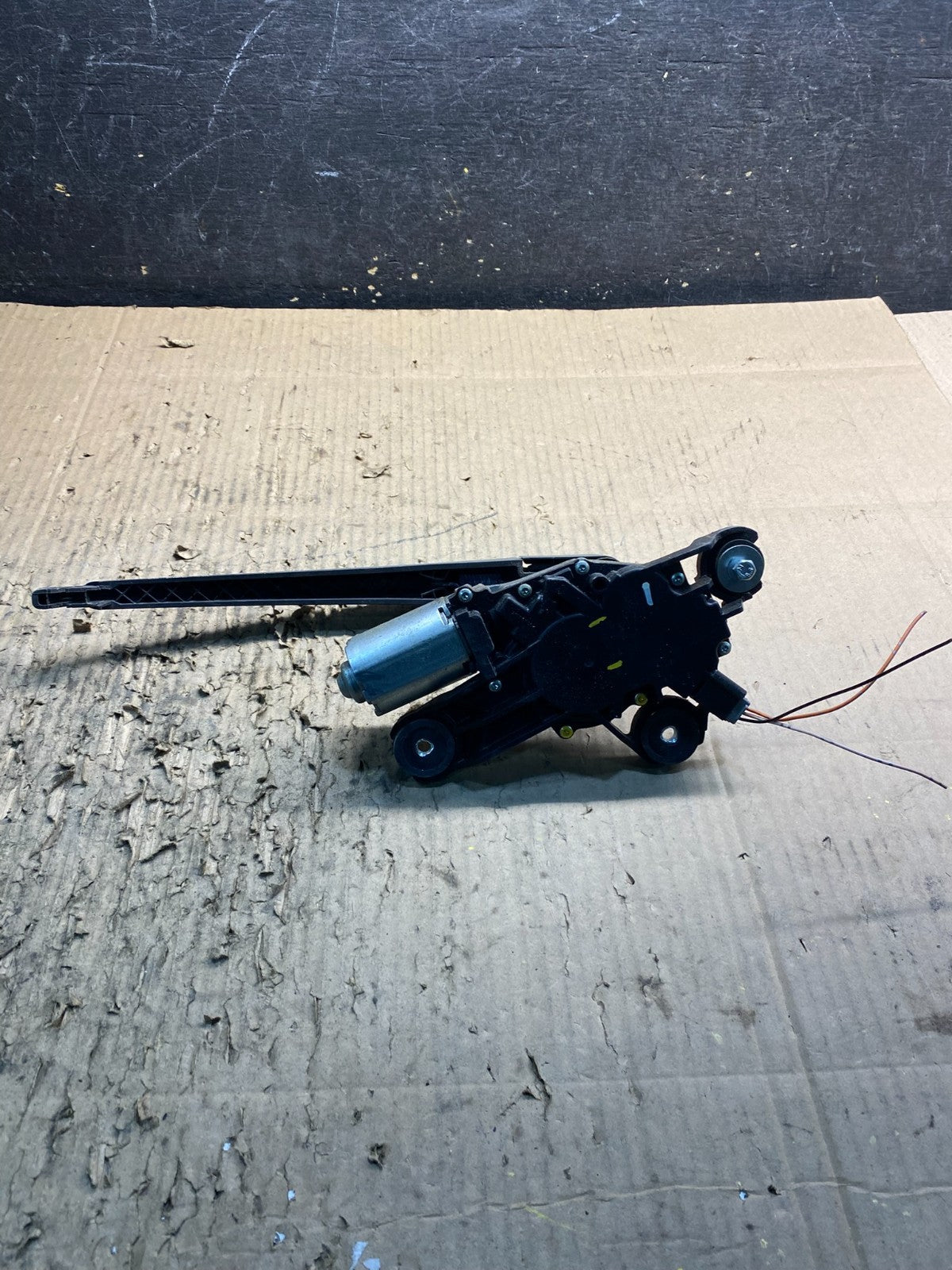 2004 to 2009 Mazda 3 Windshield Rear Wiper Motor y1207 DG5