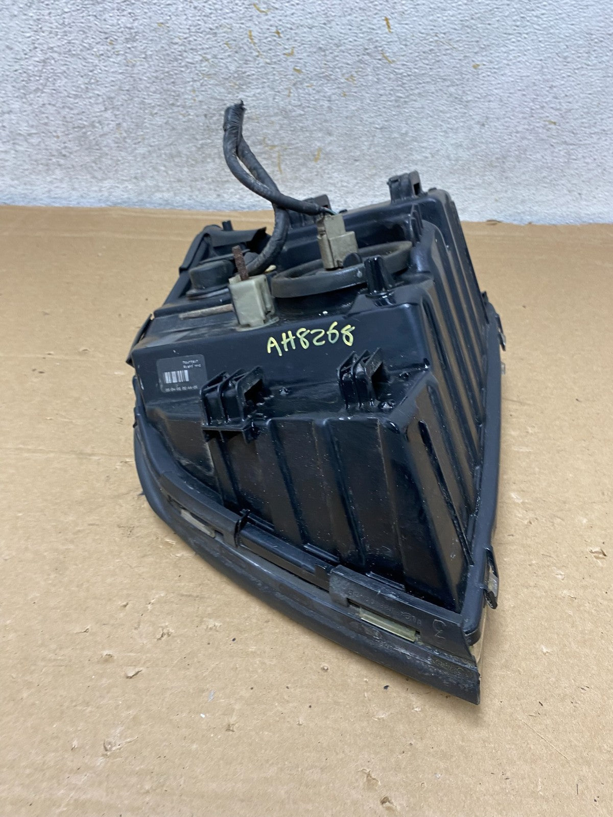2006-2010 Mercury Mountaineer Right Passenger Rh Side Halogen Headlight AH82686