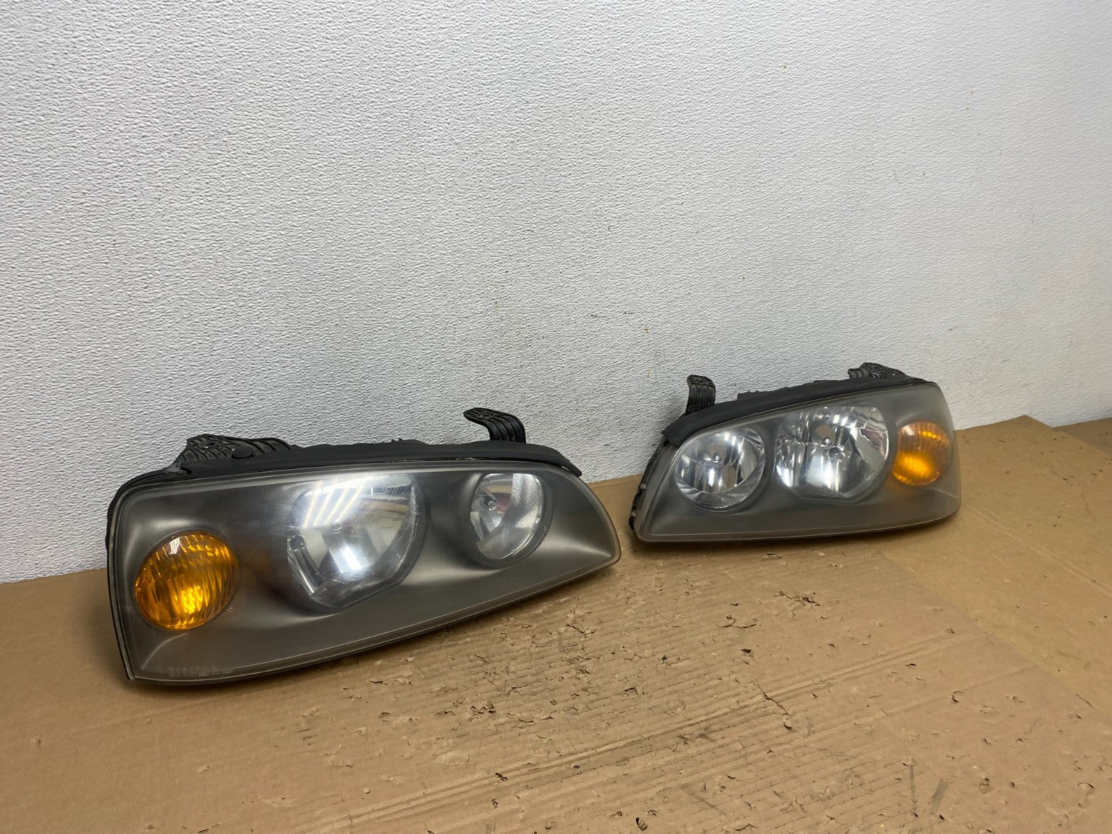 2004 2005 2006 Hyundai Elantra Left+Right Set Halogen Headlights AD4342 DW2