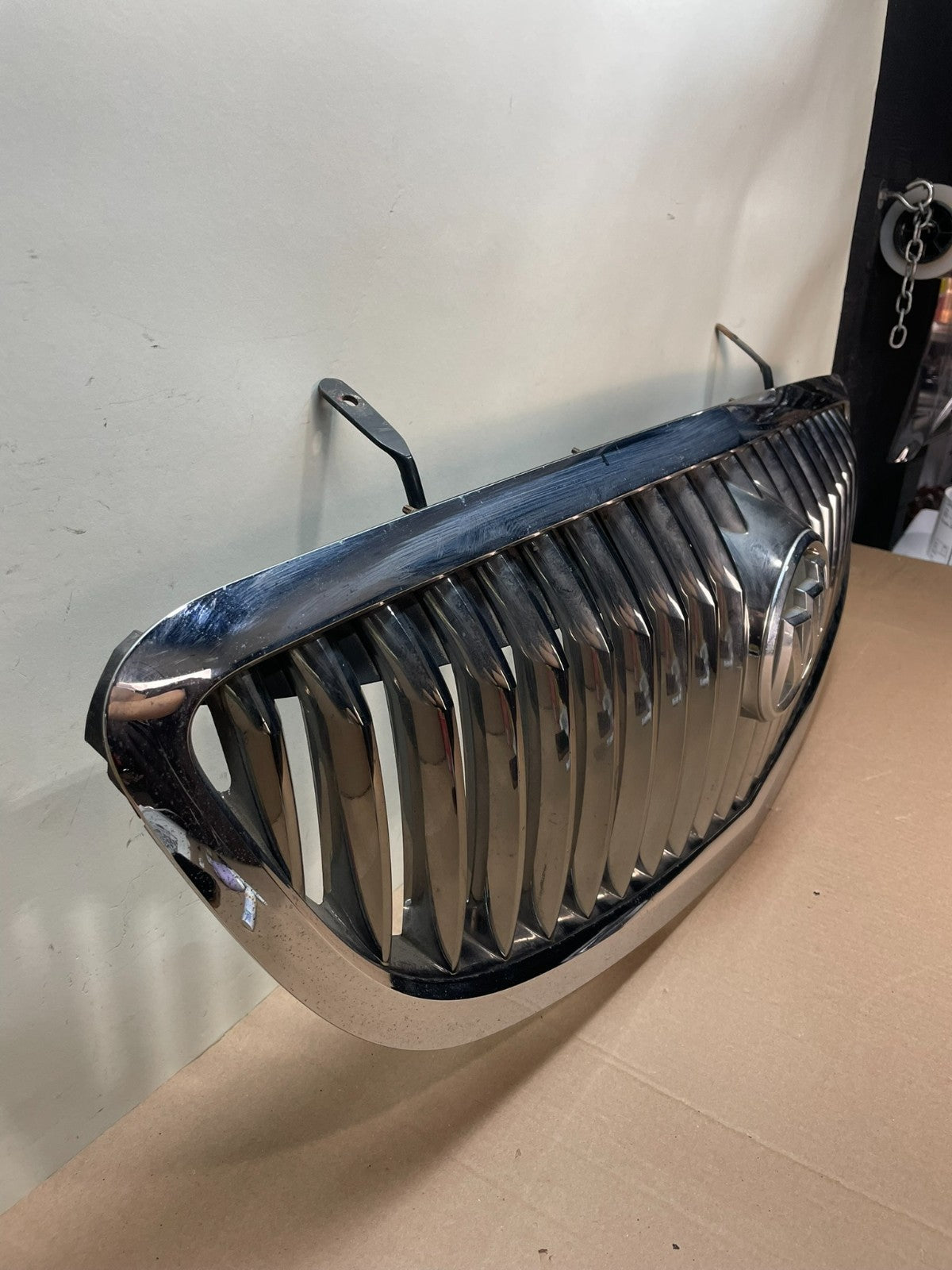 2008 to 2012 Buick Enclave Front Upper Grill Grille AI8620 DG2