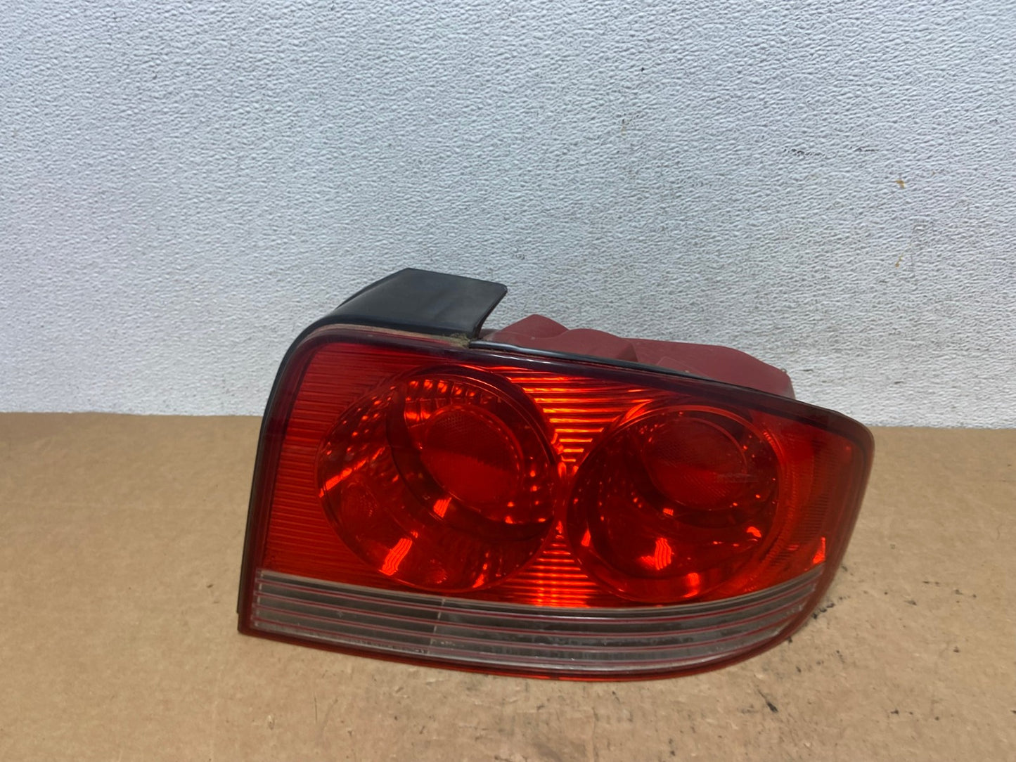 2002 - 2005 Hyundai Sonata Right Passenger RH Side Tail Light AD4973 LK0