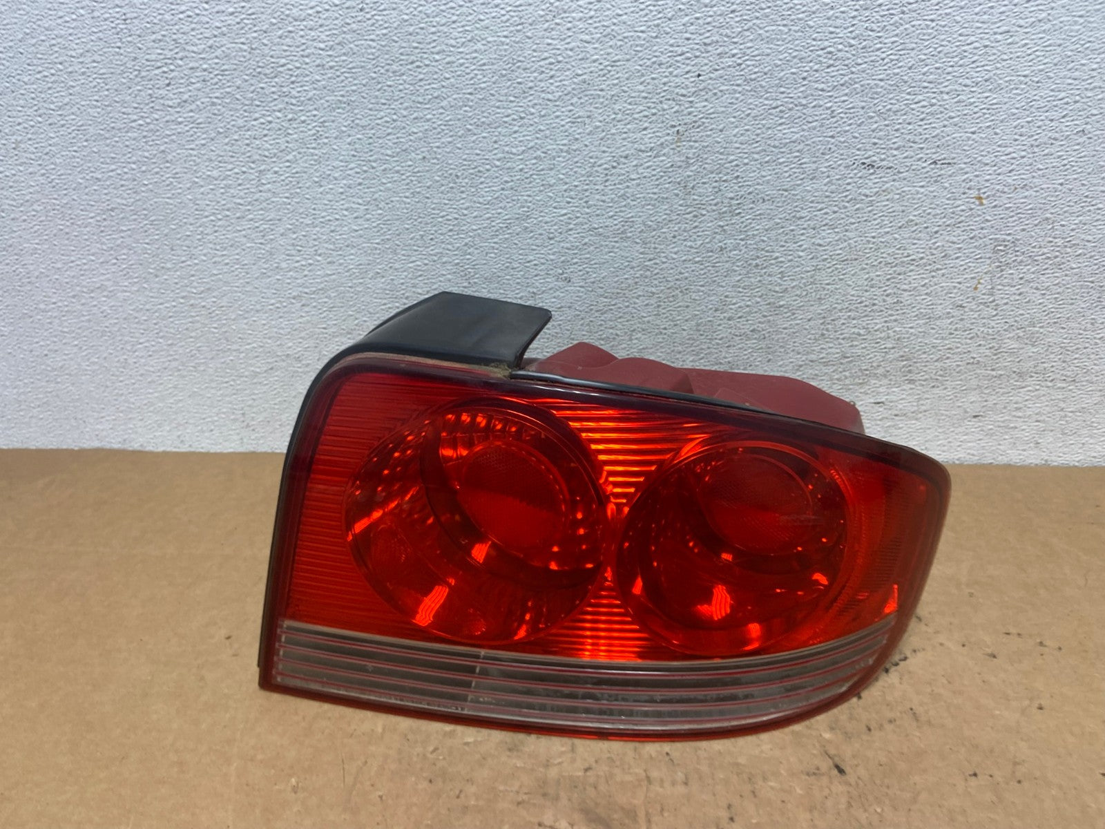 2002 - 2005 Hyundai Sonata Right Passenger RH Side Tail Light AD4973 LK0